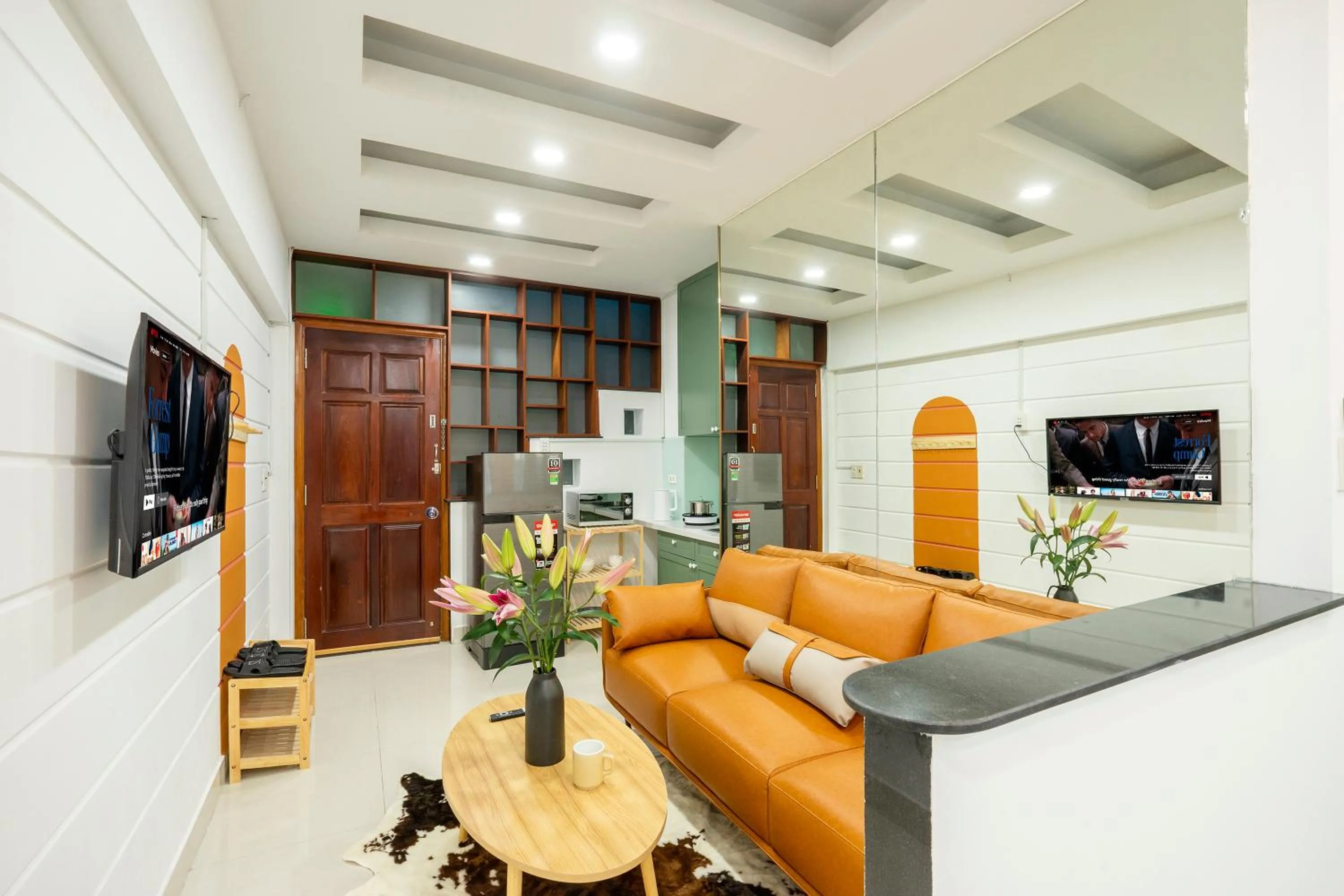 Seating area in SAZI Church View Home - Free Nails HairWash