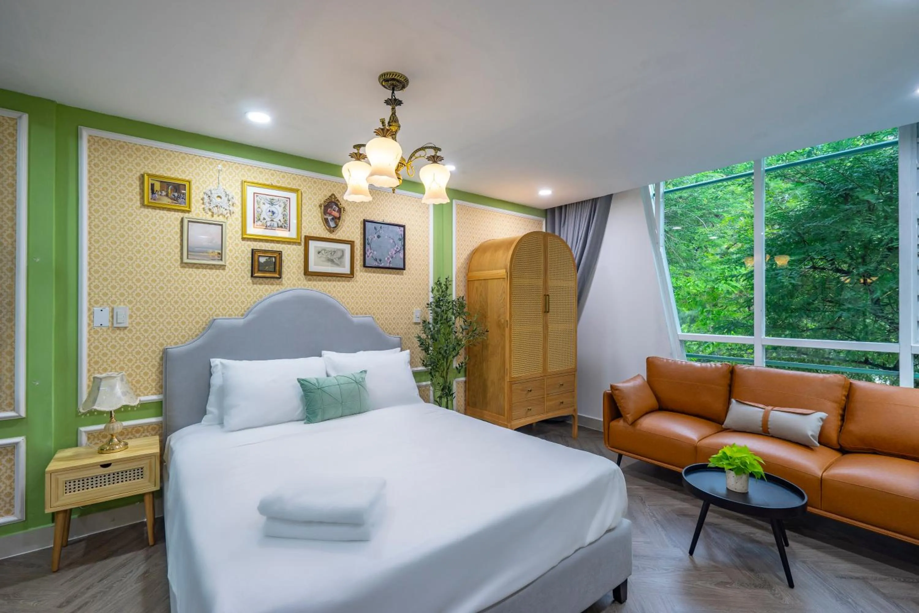 Bed in SAZI Church View Home - Free Nails HairWash