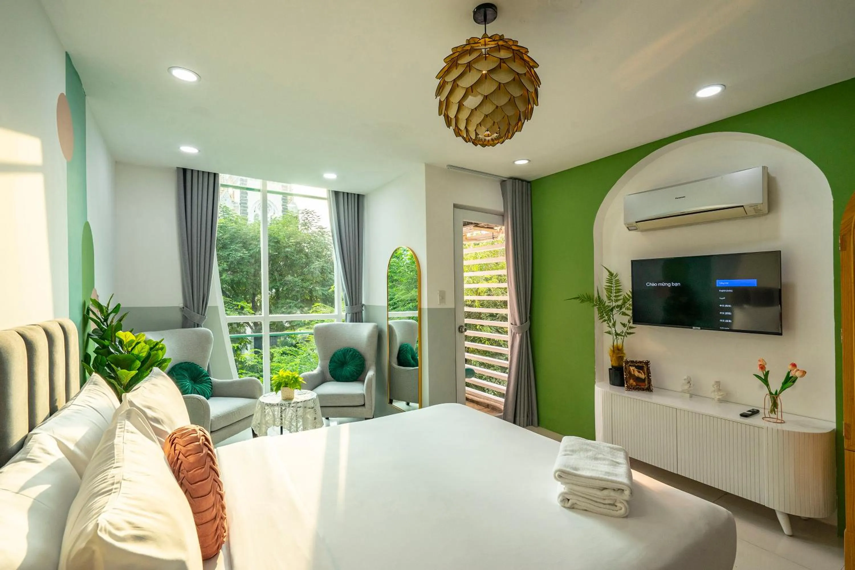 TV and multimedia, Bed in SAZI Church View Home - Free Nails HairWash