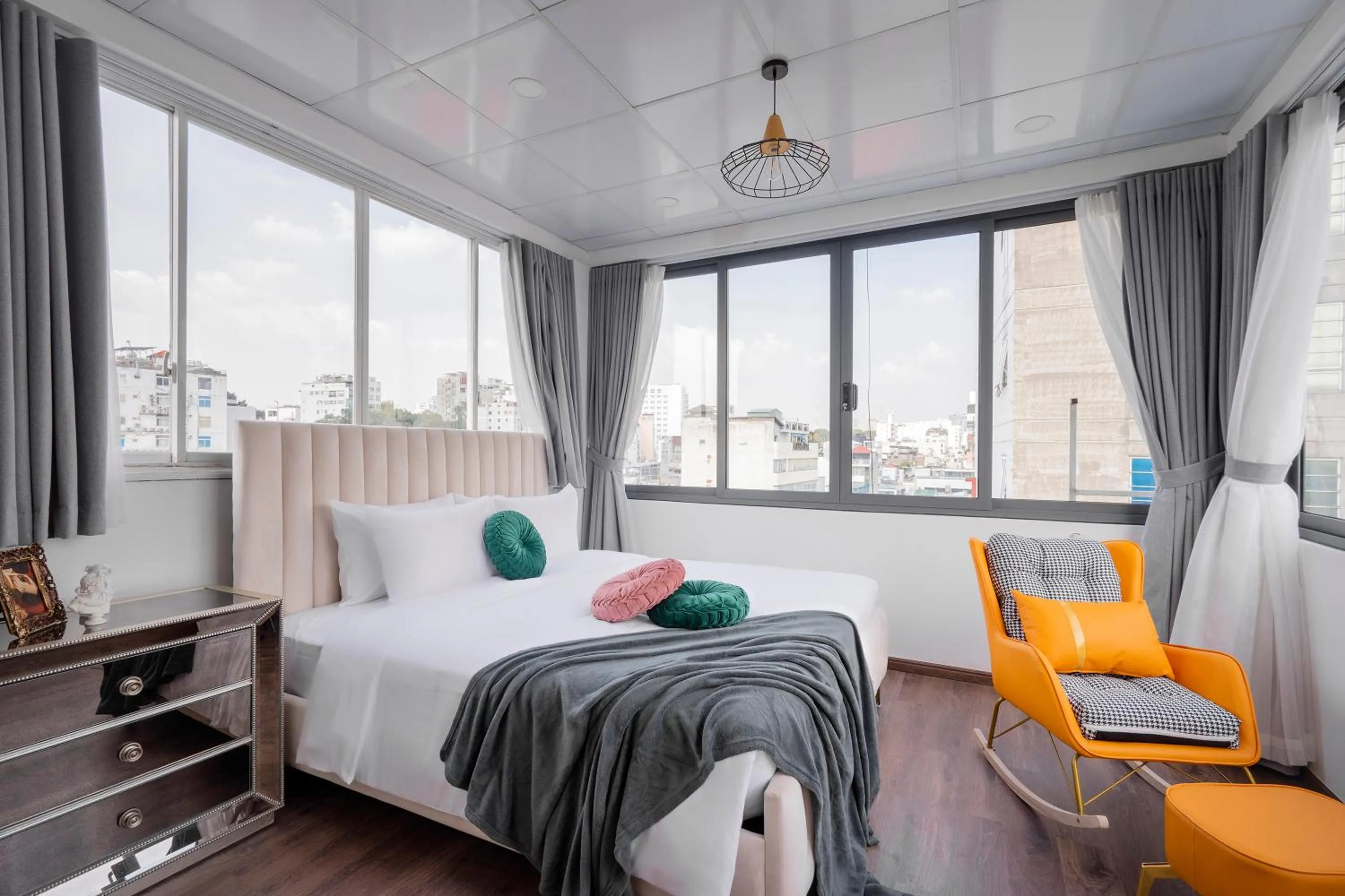 Bed in SAZI Church View Home - Free Nails HairWash