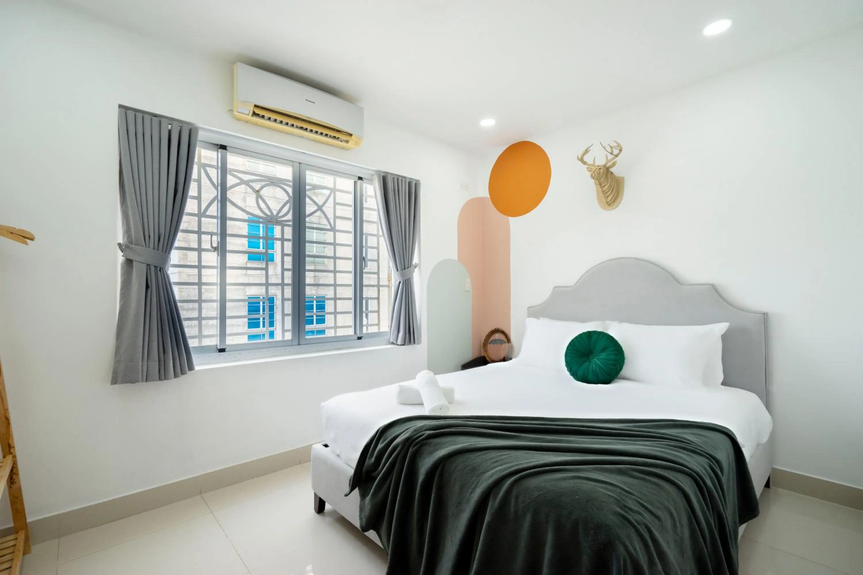 Bed in SAZI Church View Home - Free Nails HairWash