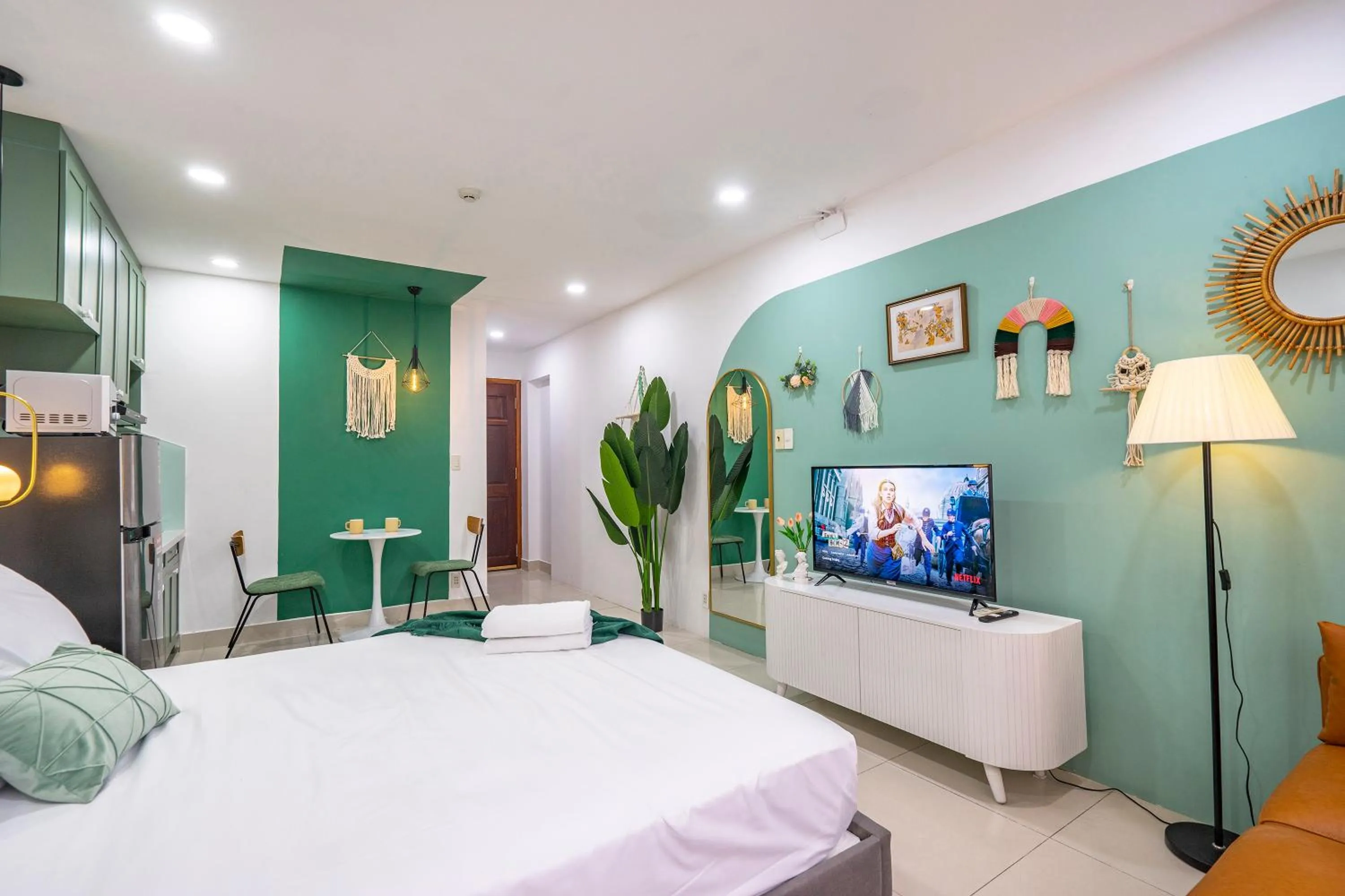 TV and multimedia, Bed in SAZI Church View Home - Free Nails HairWash