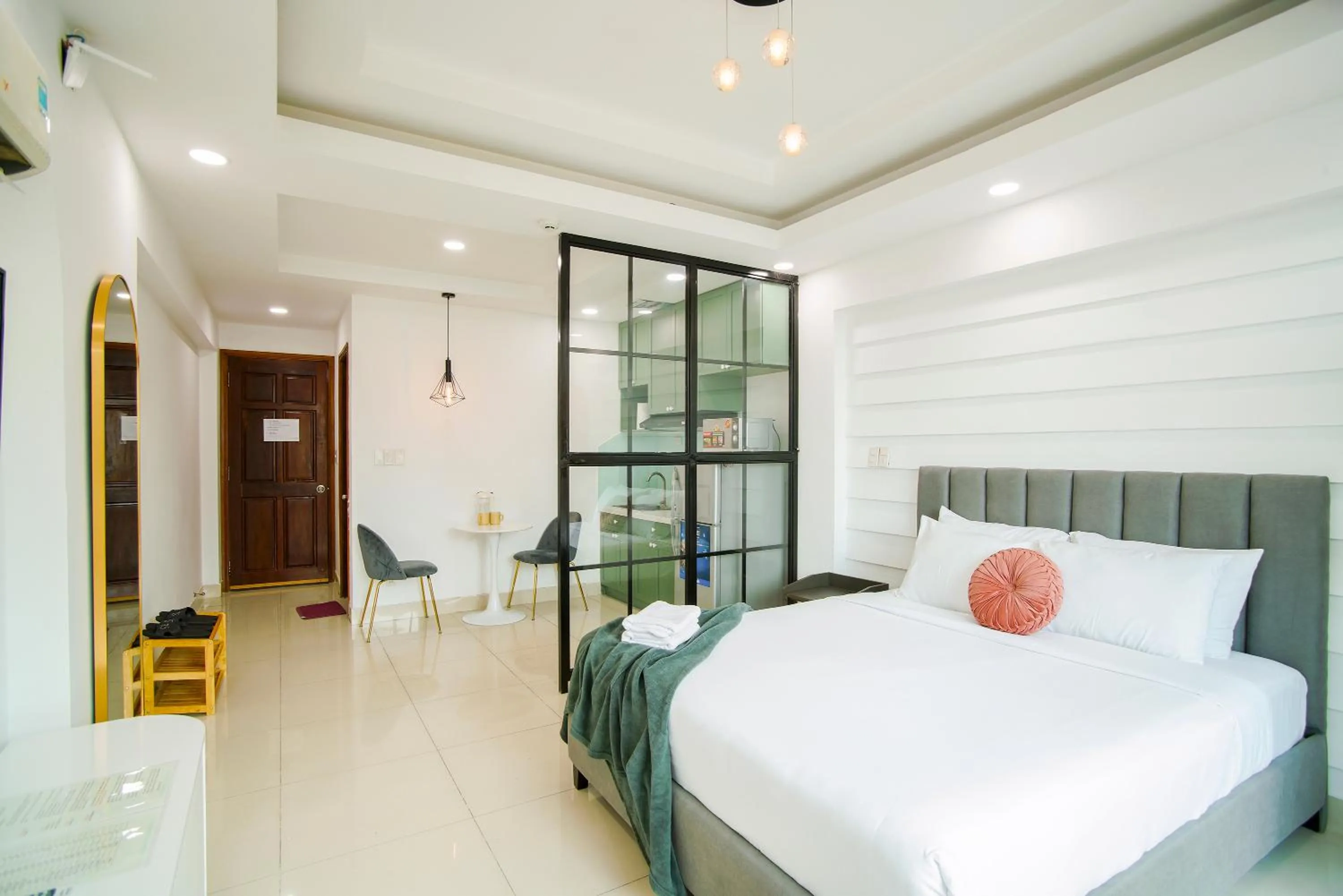 Bed in SAZI Church View Home - Free Nails HairWash