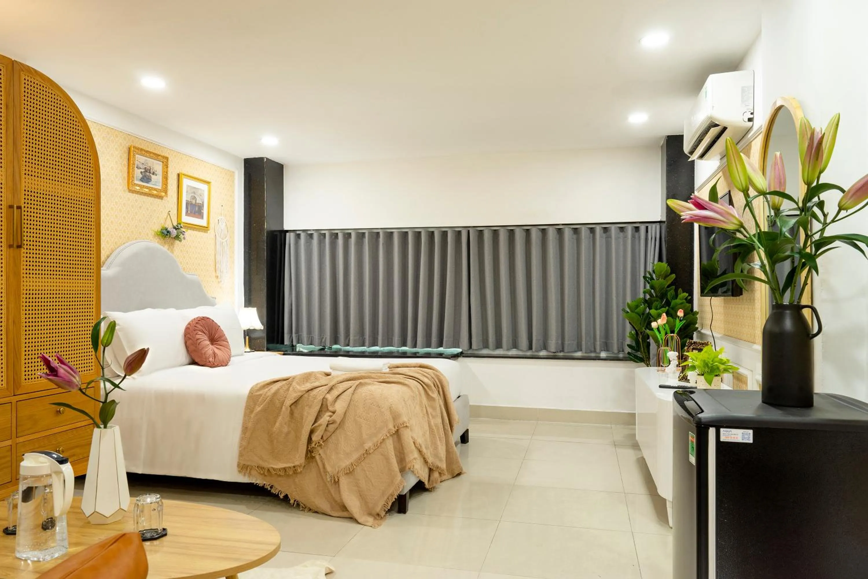 Bed in SAZI Church View Home - Free Nails HairWash