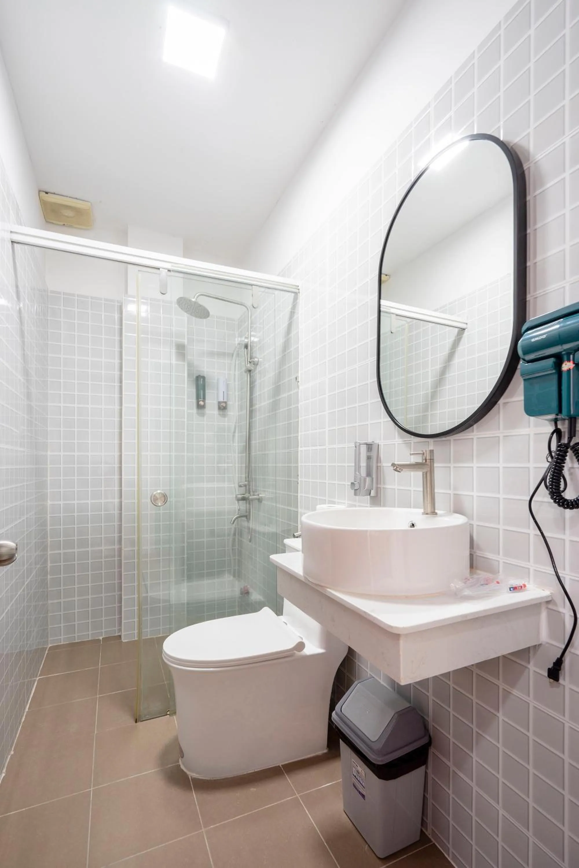 Shower in SAZI Church View Home - Free Nails HairWash