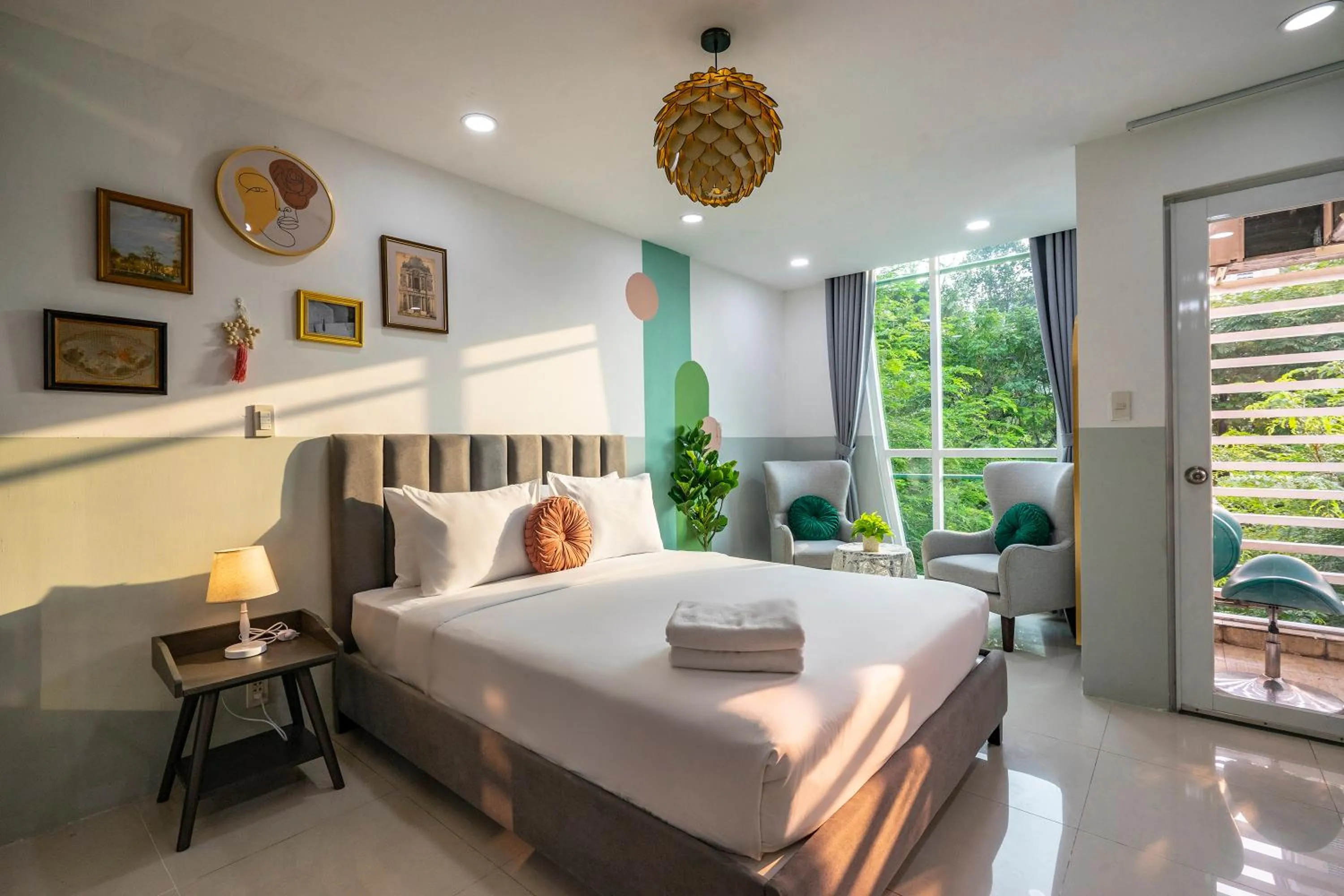 Bedroom, Bed in SAZI Church View Home - Free Nails HairWash