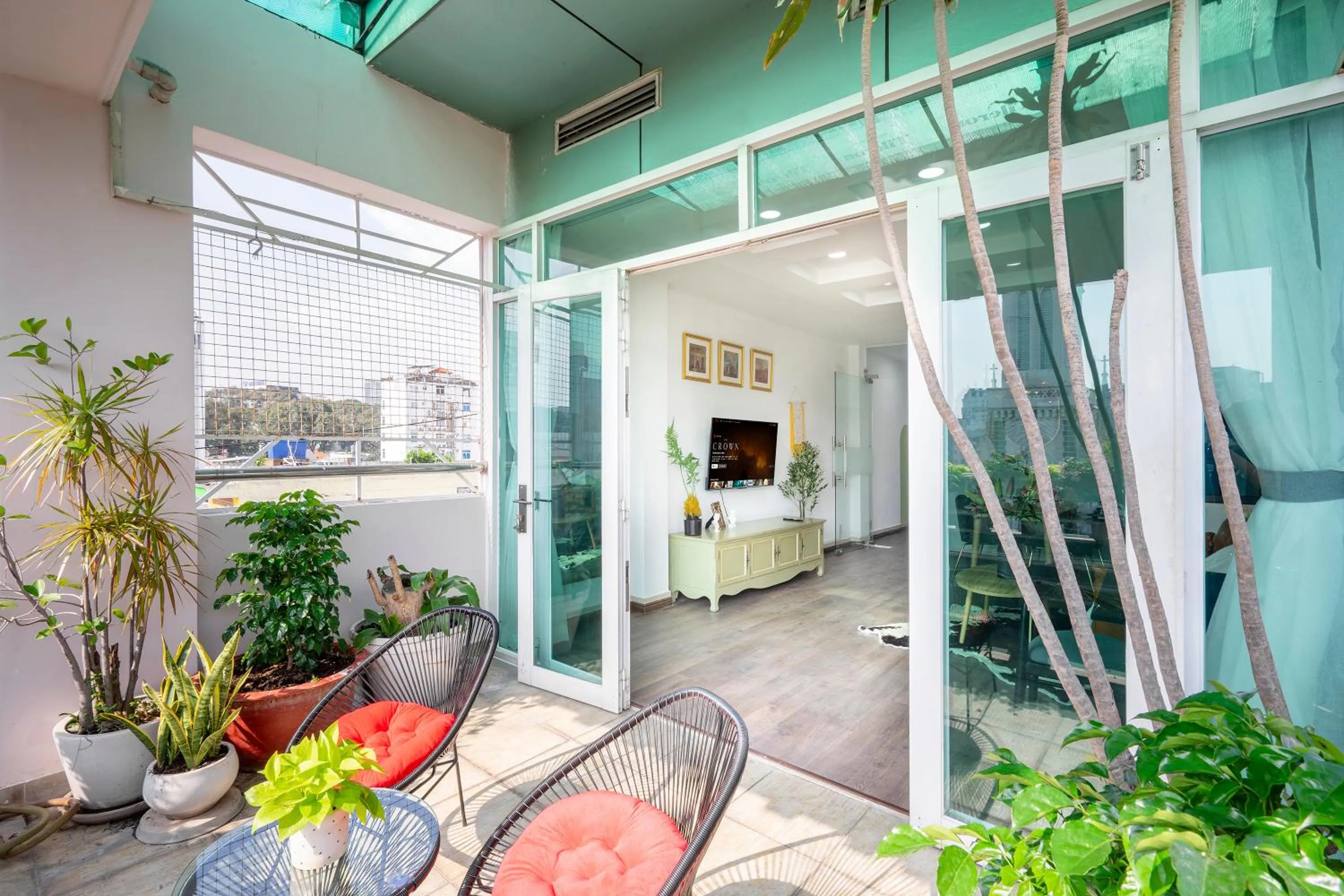 Patio in SAZI Church View Home - Free Nails HairWash