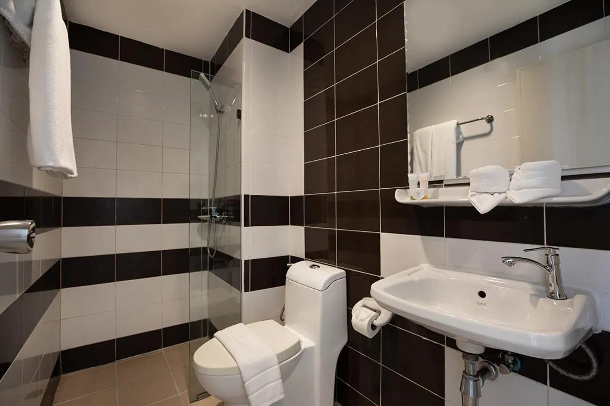 Shower in iCheck inn Chill Patong