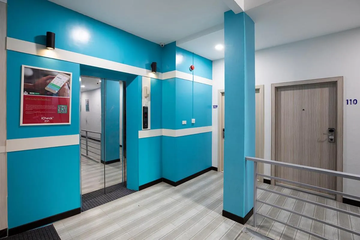 elevator in iCheck inn Chill Patong