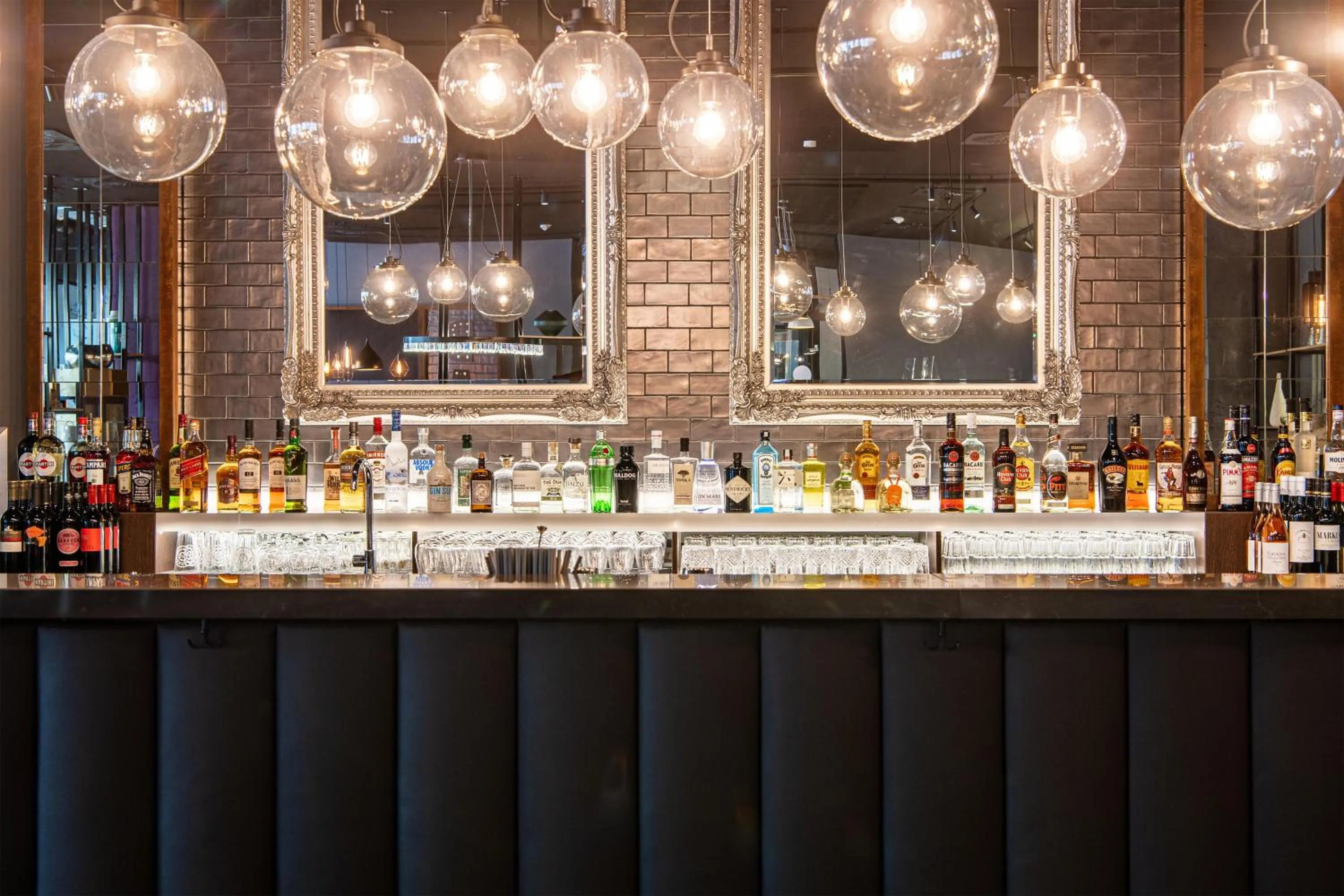 Lounge or bar in Premier Inn Wuppertal City Centre