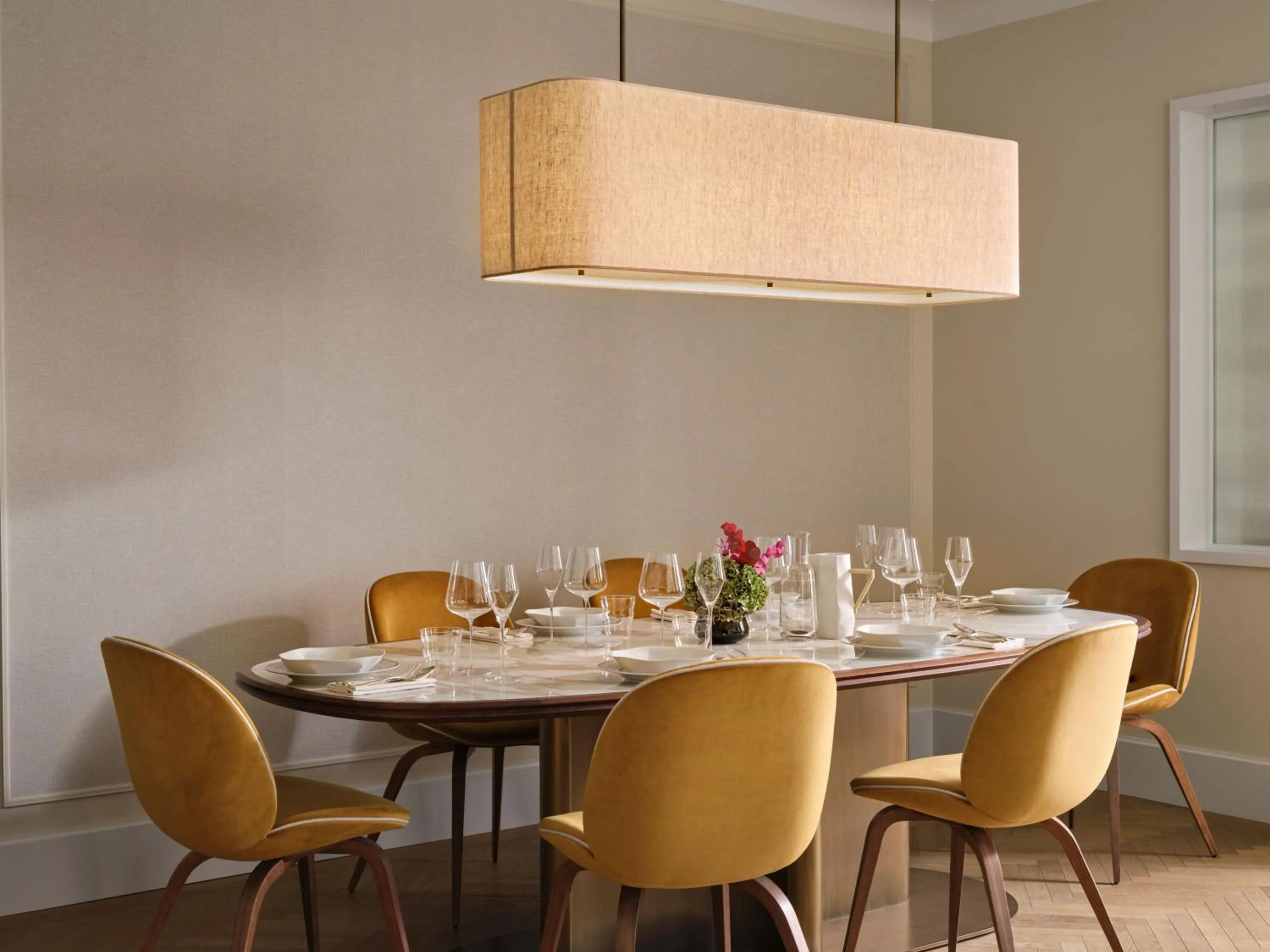 Dining area in Rosewood Munich