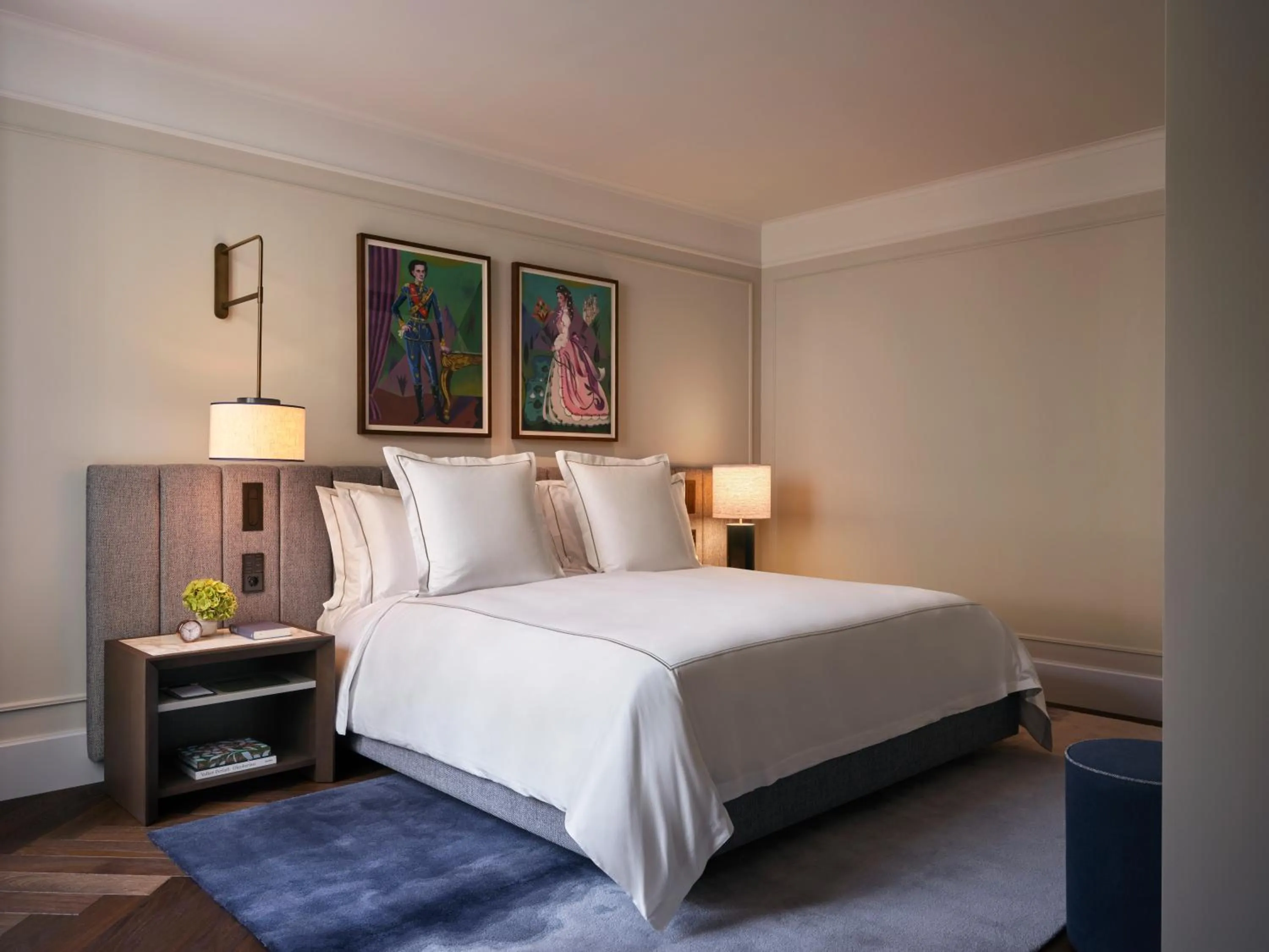 Bed in Rosewood Munich