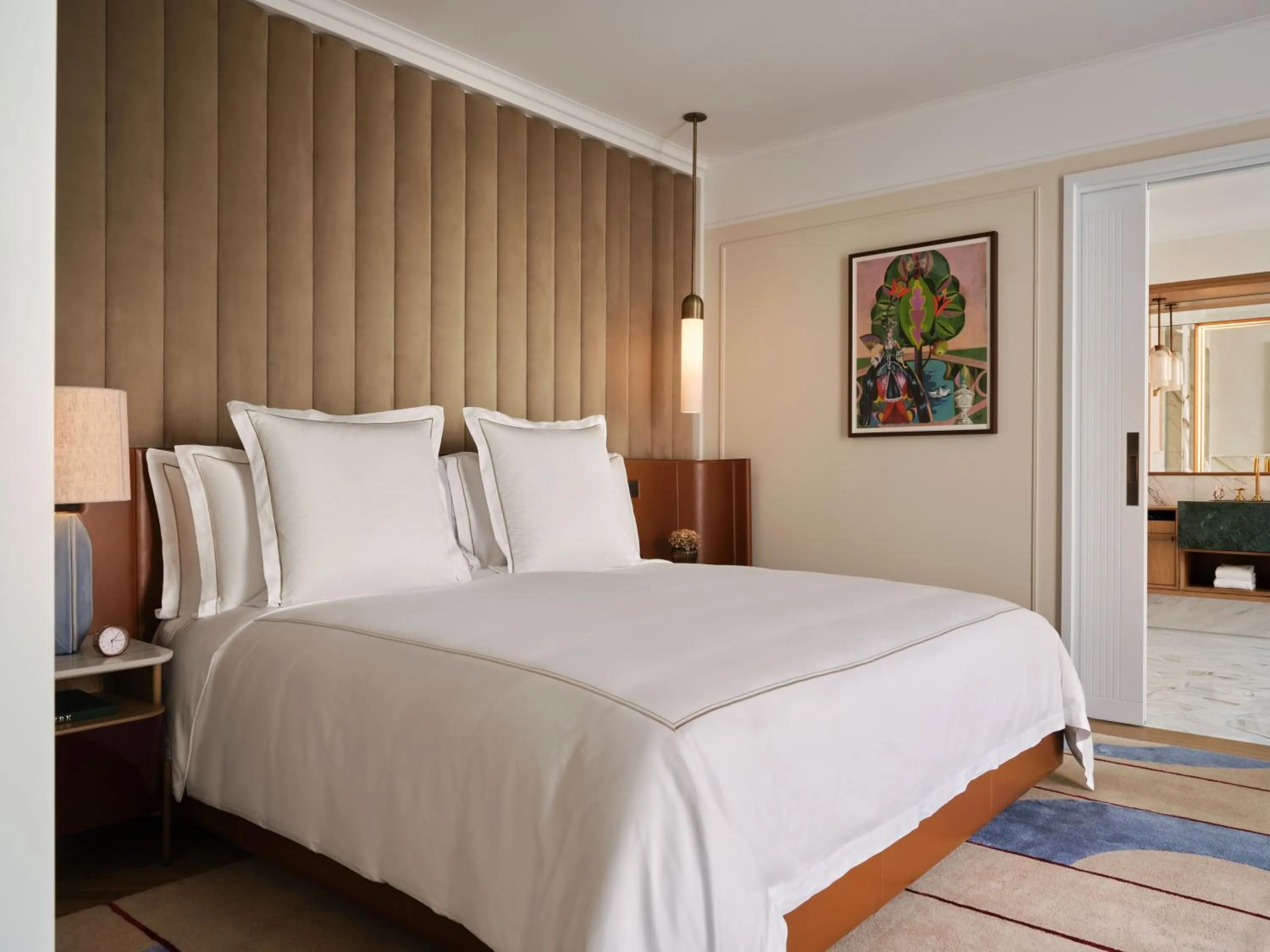 Bed in Rosewood Munich