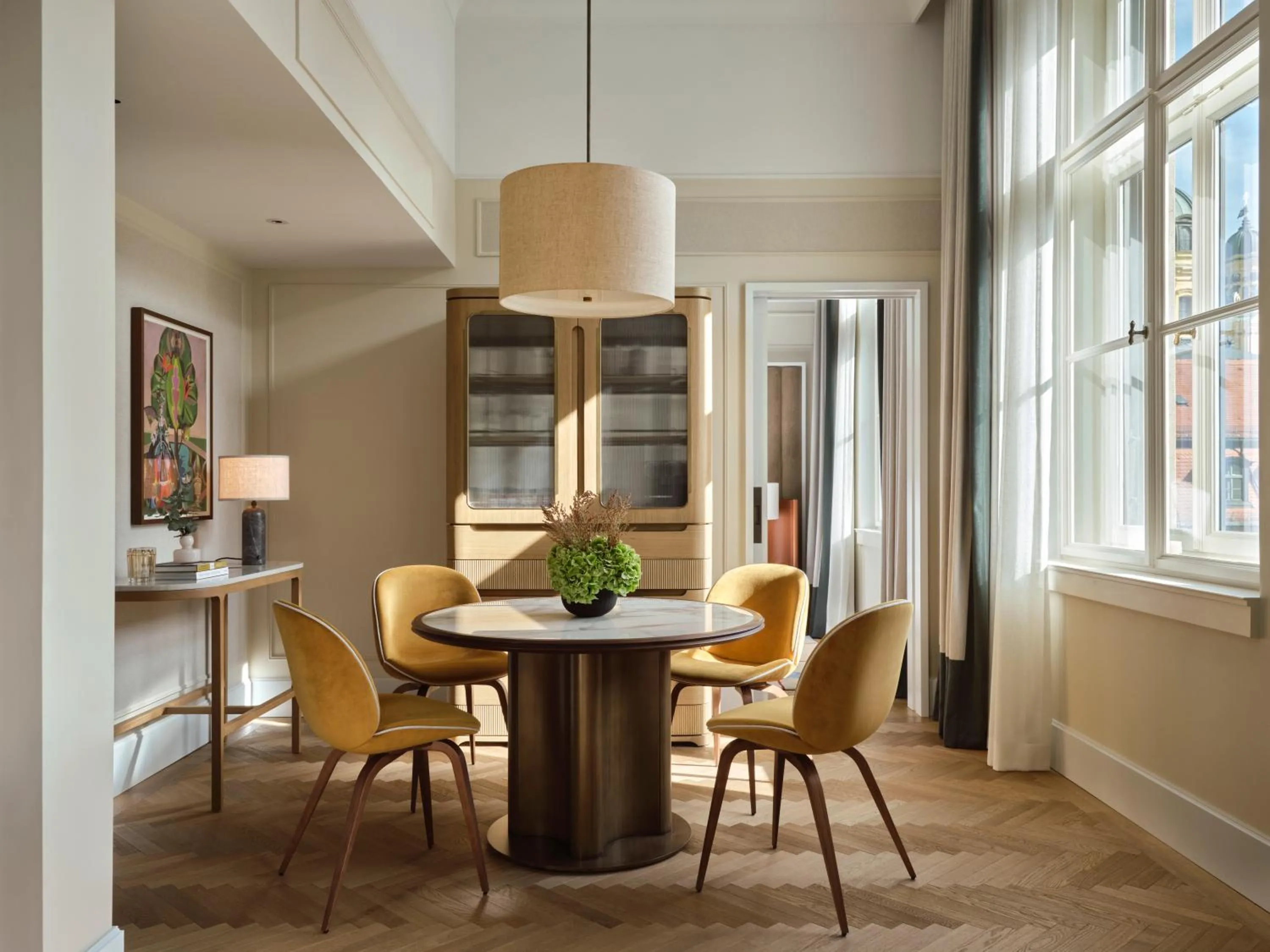 Dining area in Rosewood Munich