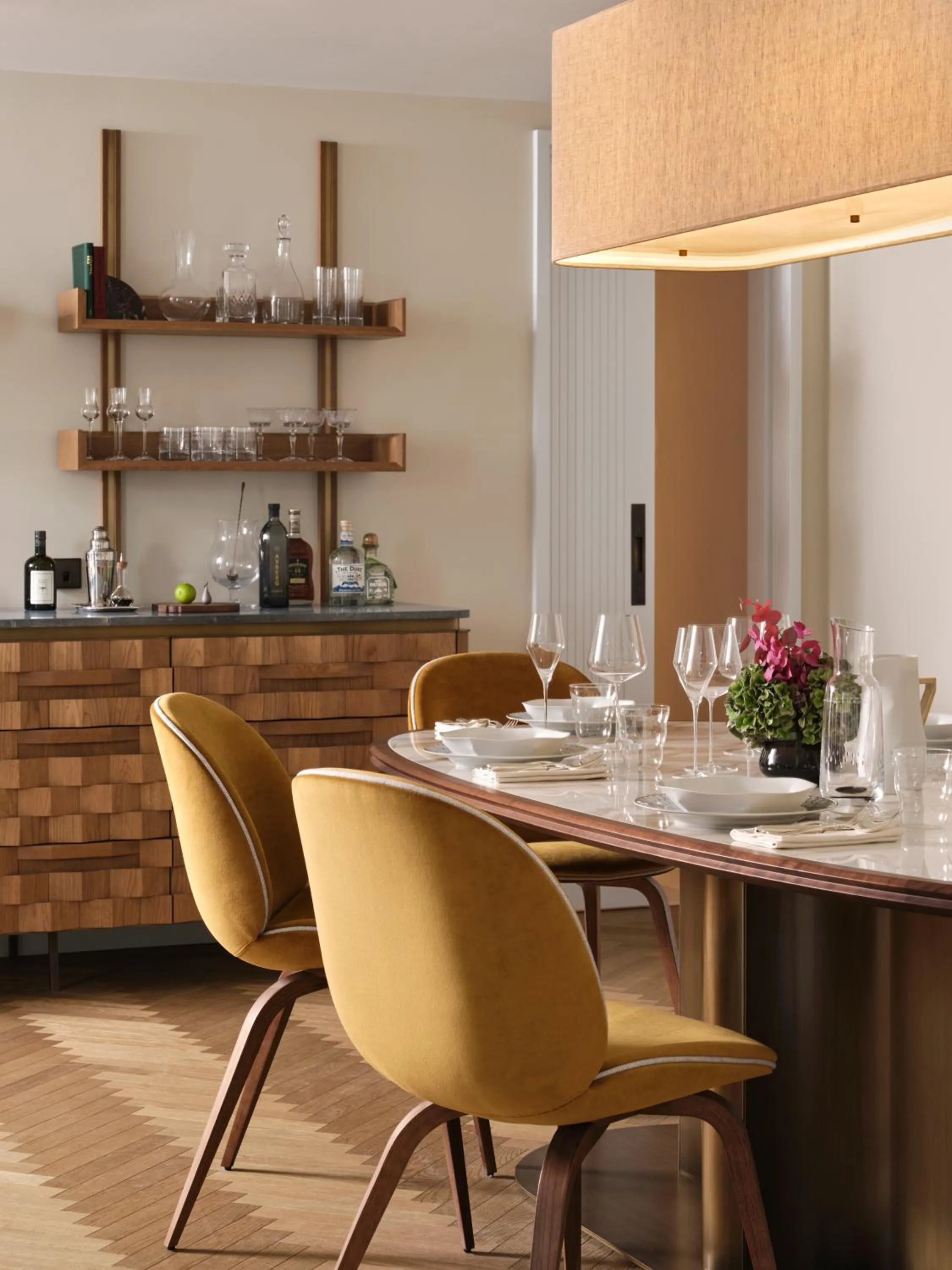 Seating area in Rosewood Munich