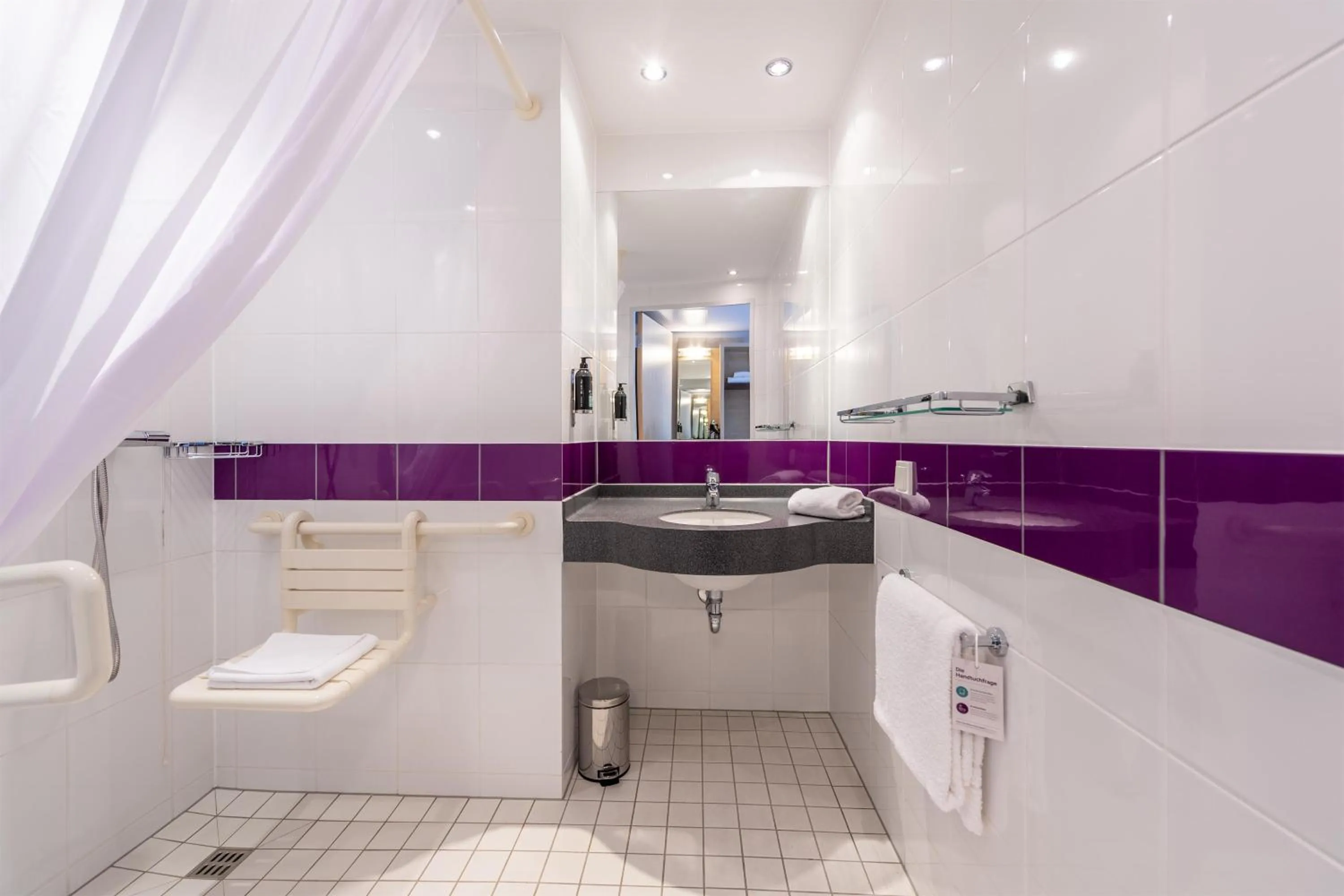 Bathroom in Premier Inn Stuttgart Airport
