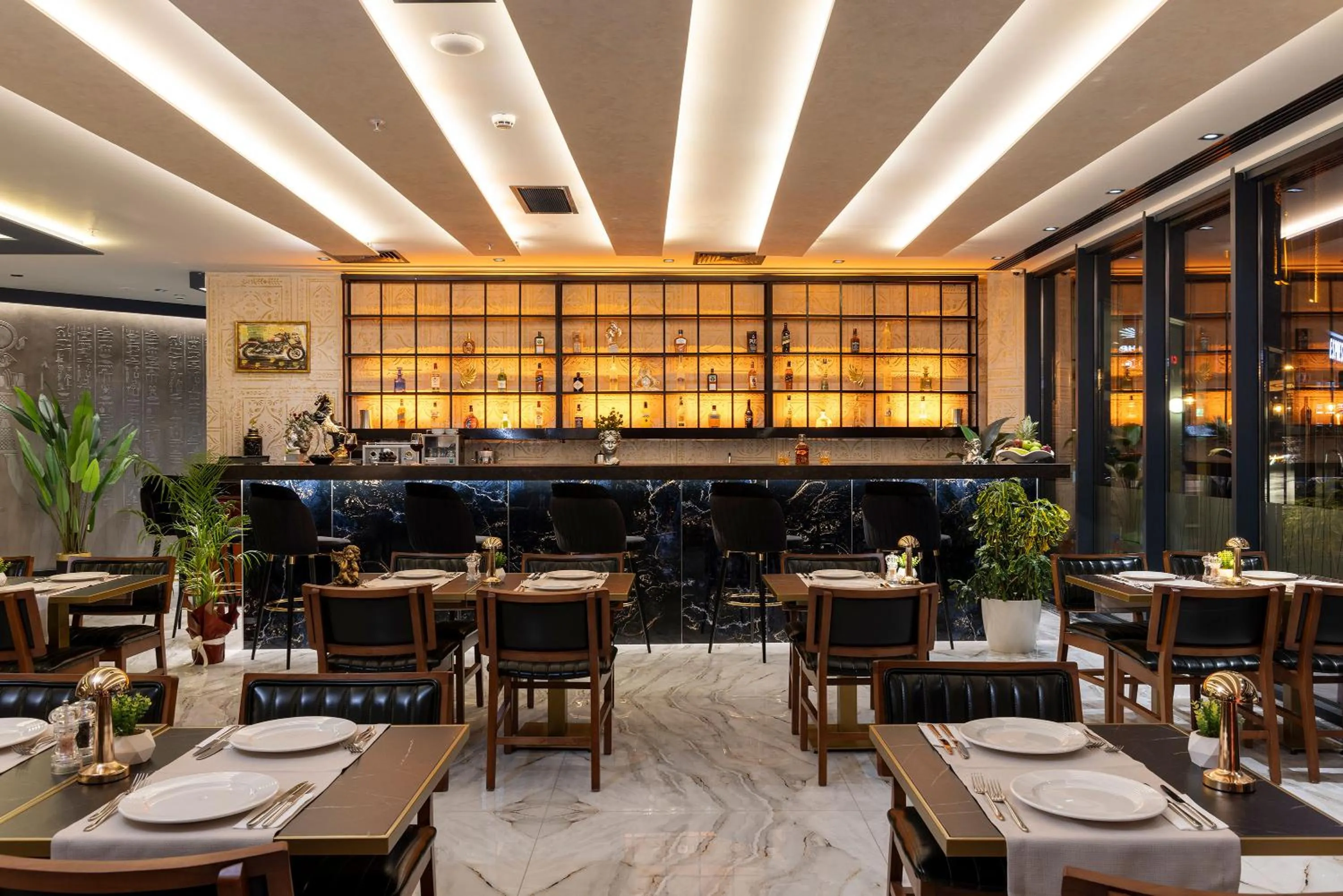 Restaurant/places to eat in WestDoor Hotel