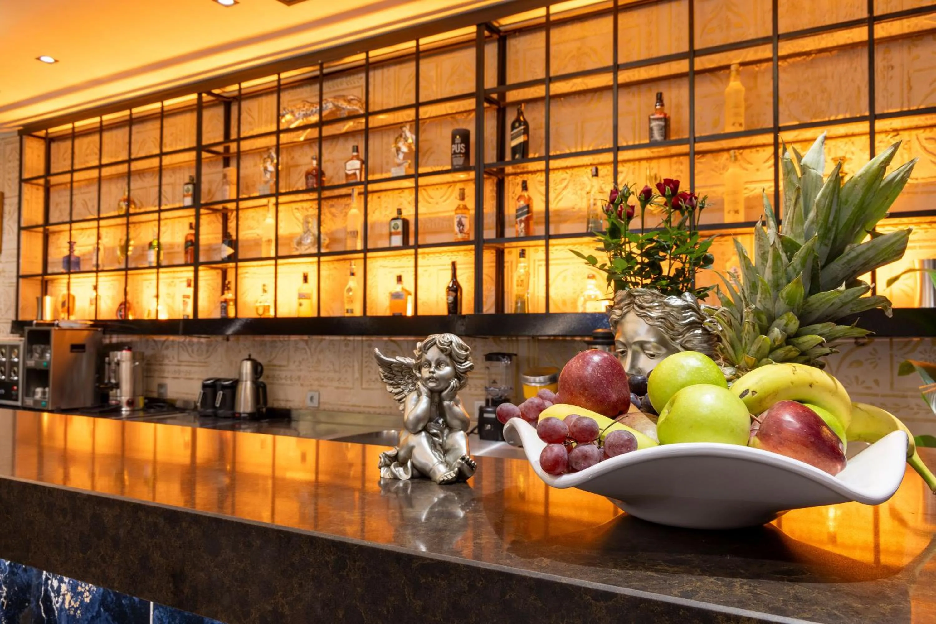 Lounge or bar in WestDoor Hotel