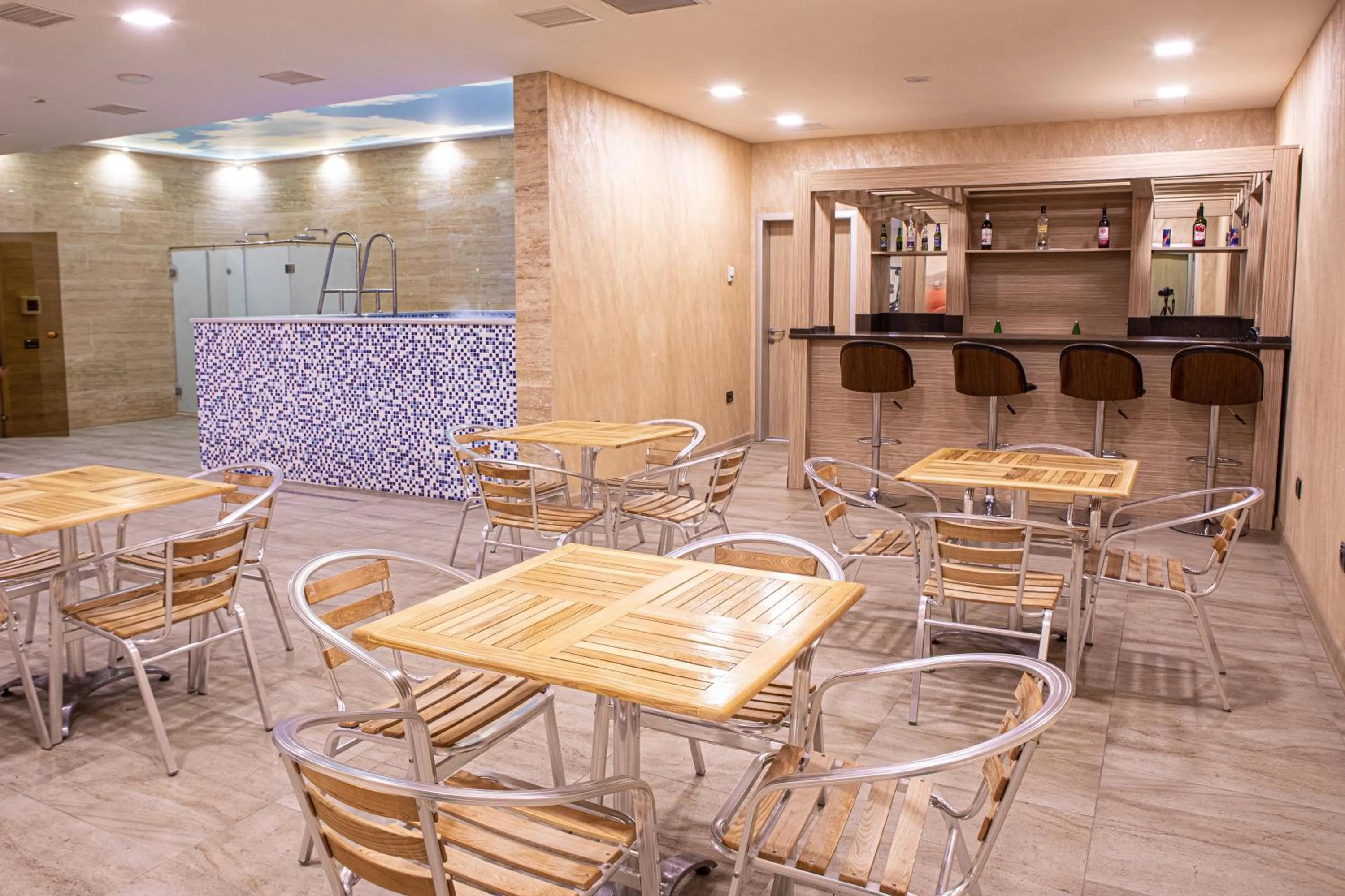 Seating area, Restaurant/Places to Eat in The Diamond Hotel Baku