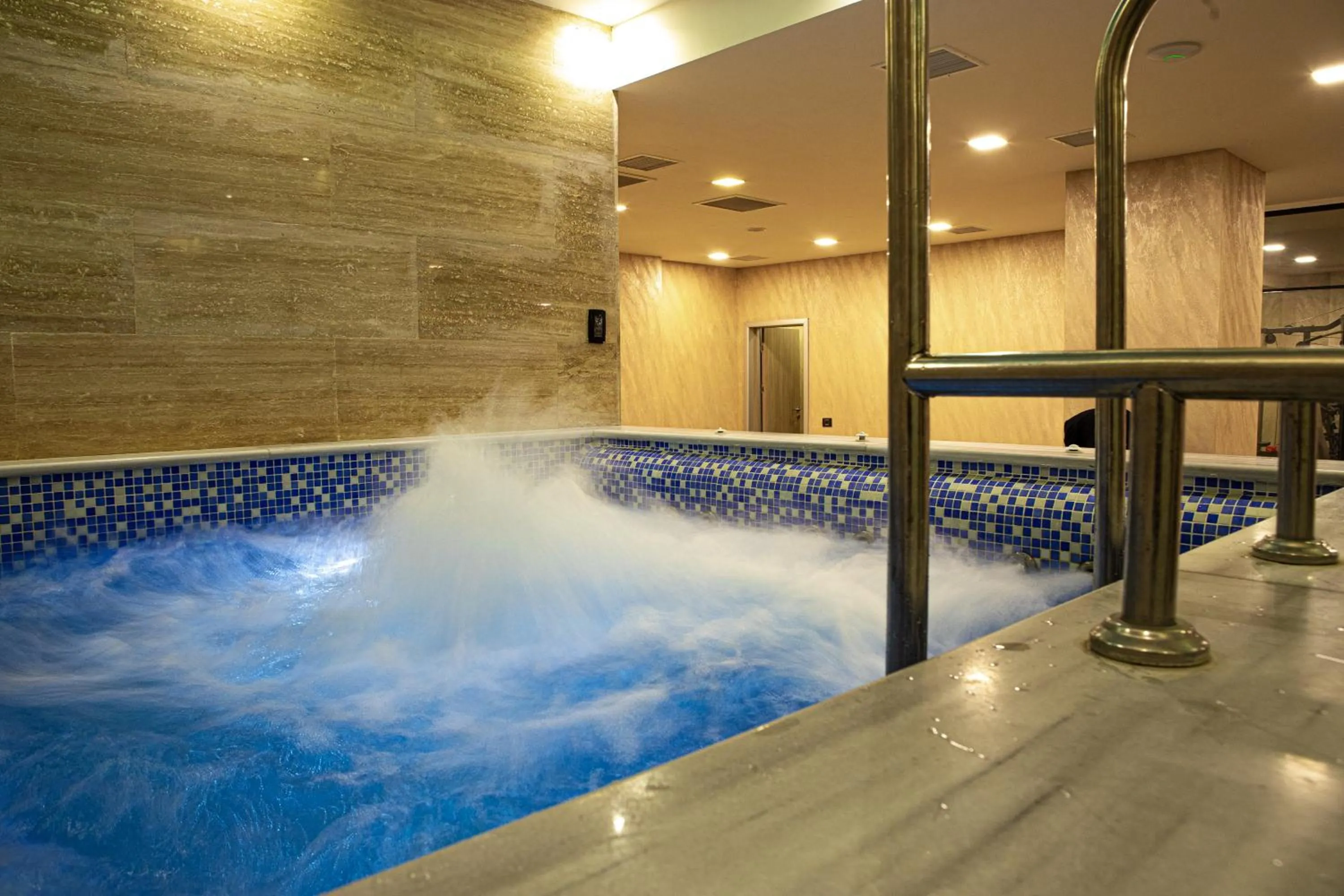 Hot Tub, Swimming Pool in The Diamond Hotel Baku