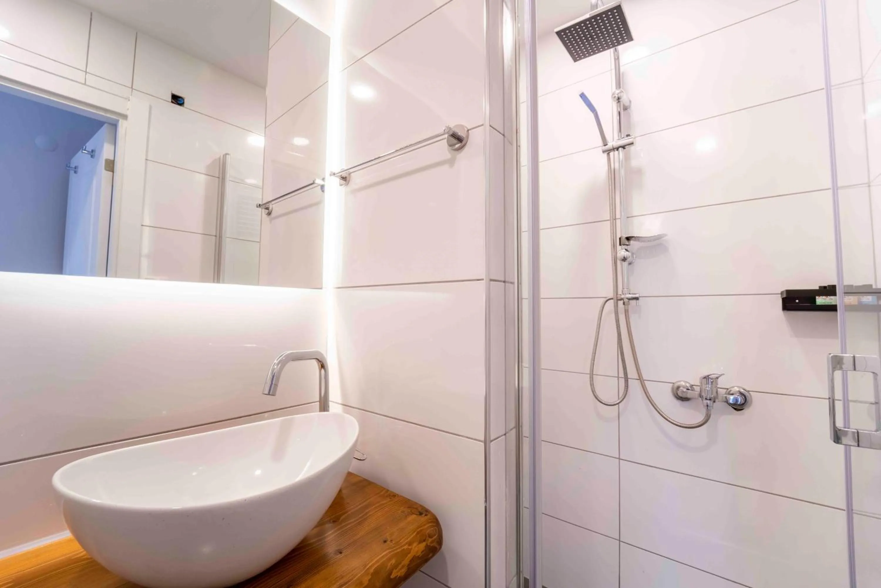 Shower in Kamkat Otel