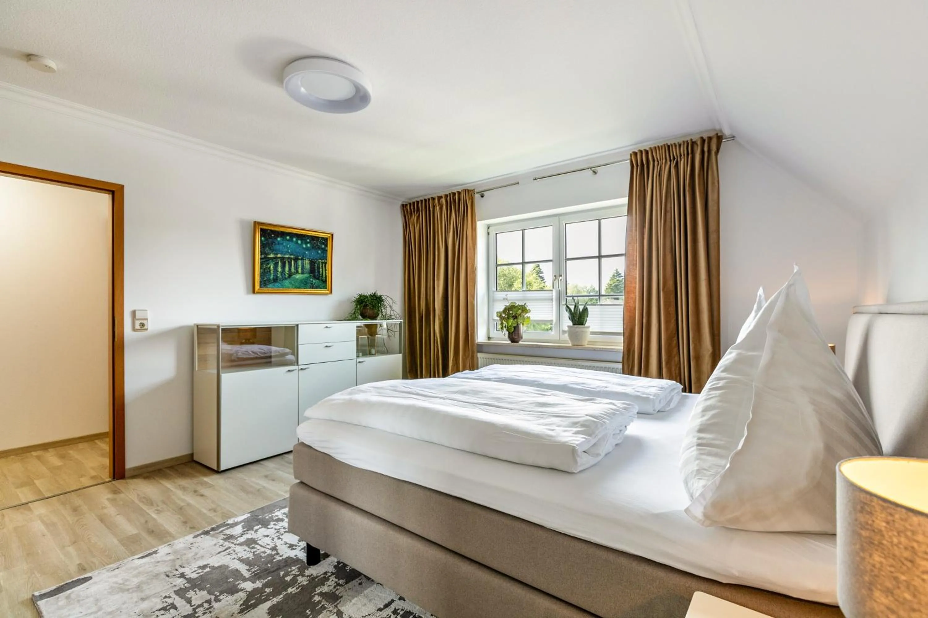 Property building, Bed in Ferienwohnung Meeressand