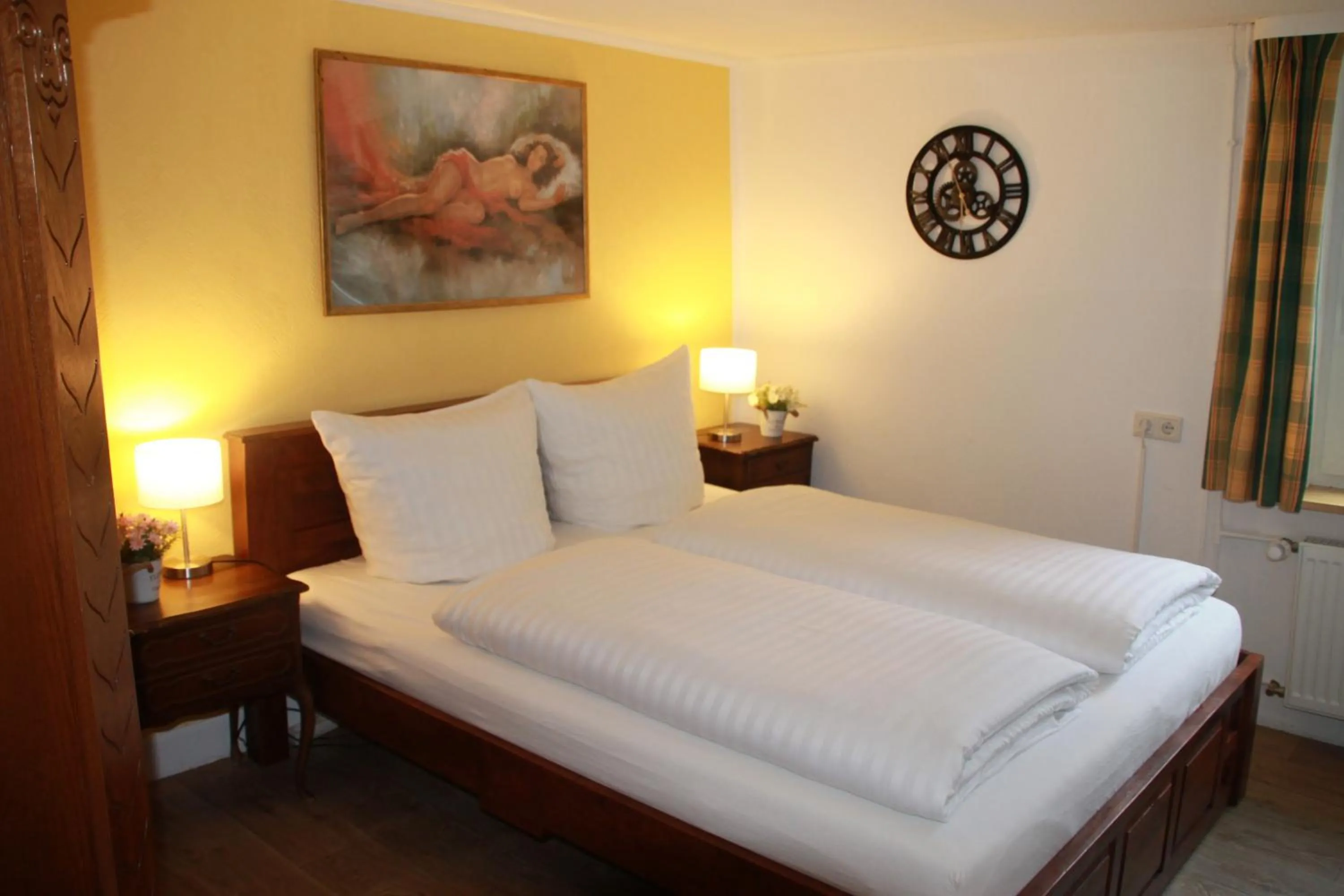 Bedroom, Bed in Ferienhaus Winterberg für 12 Personen Sauna Garten Garage Hund