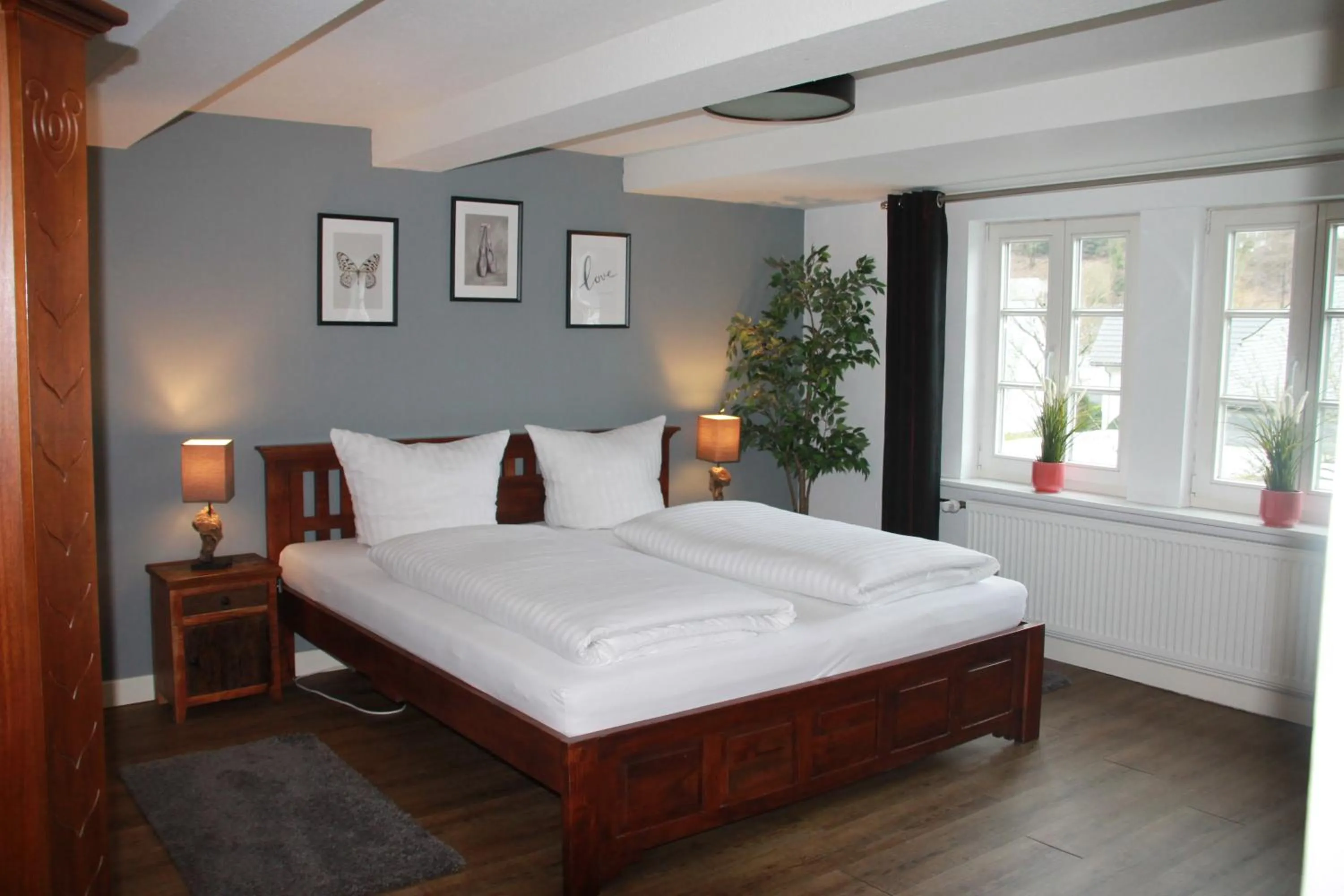 Bedroom, Bed in Ferienhaus Winterberg für 12 Personen Sauna Garten Garage Hund