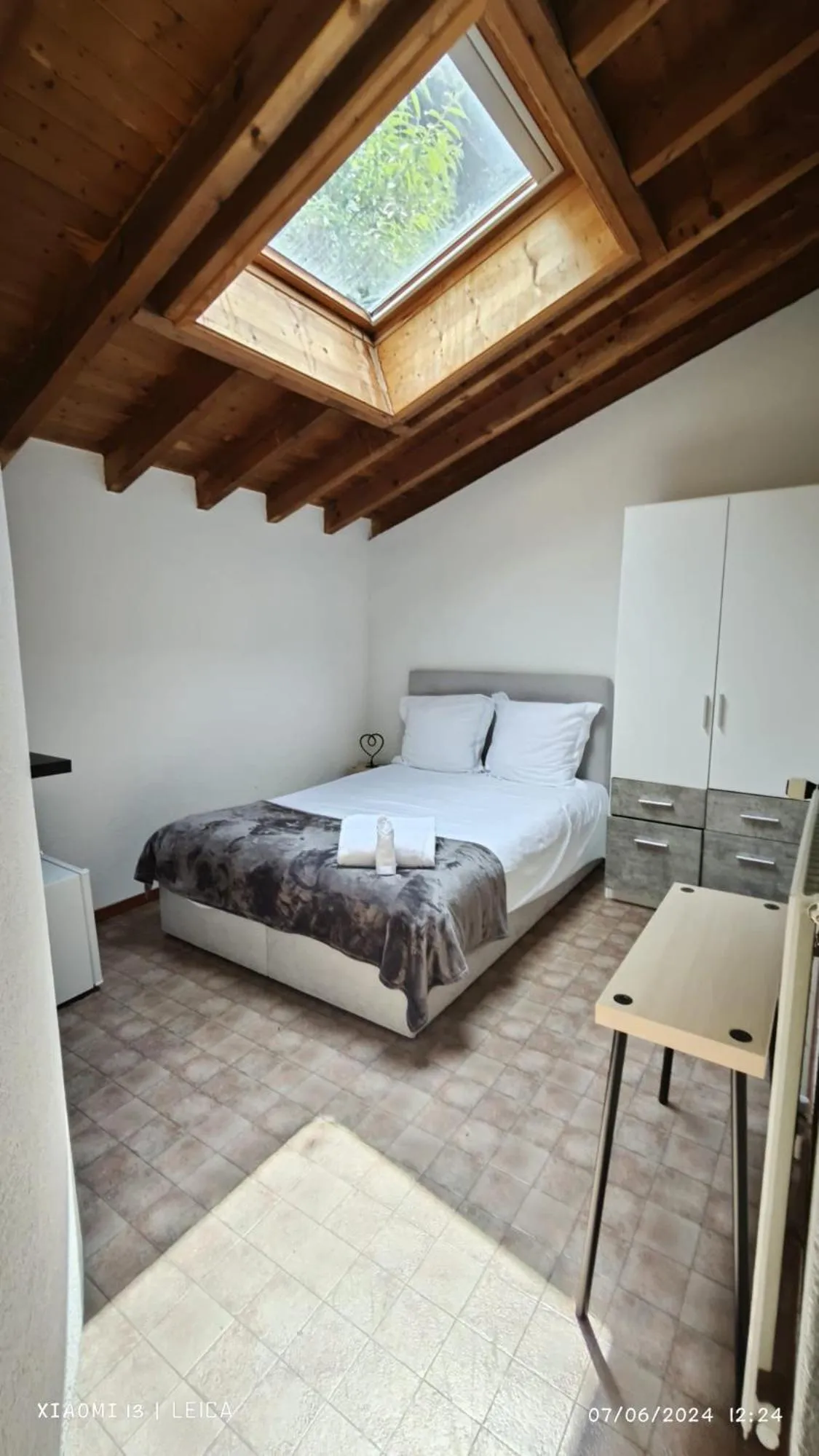 Photo of the whole room in Castle view