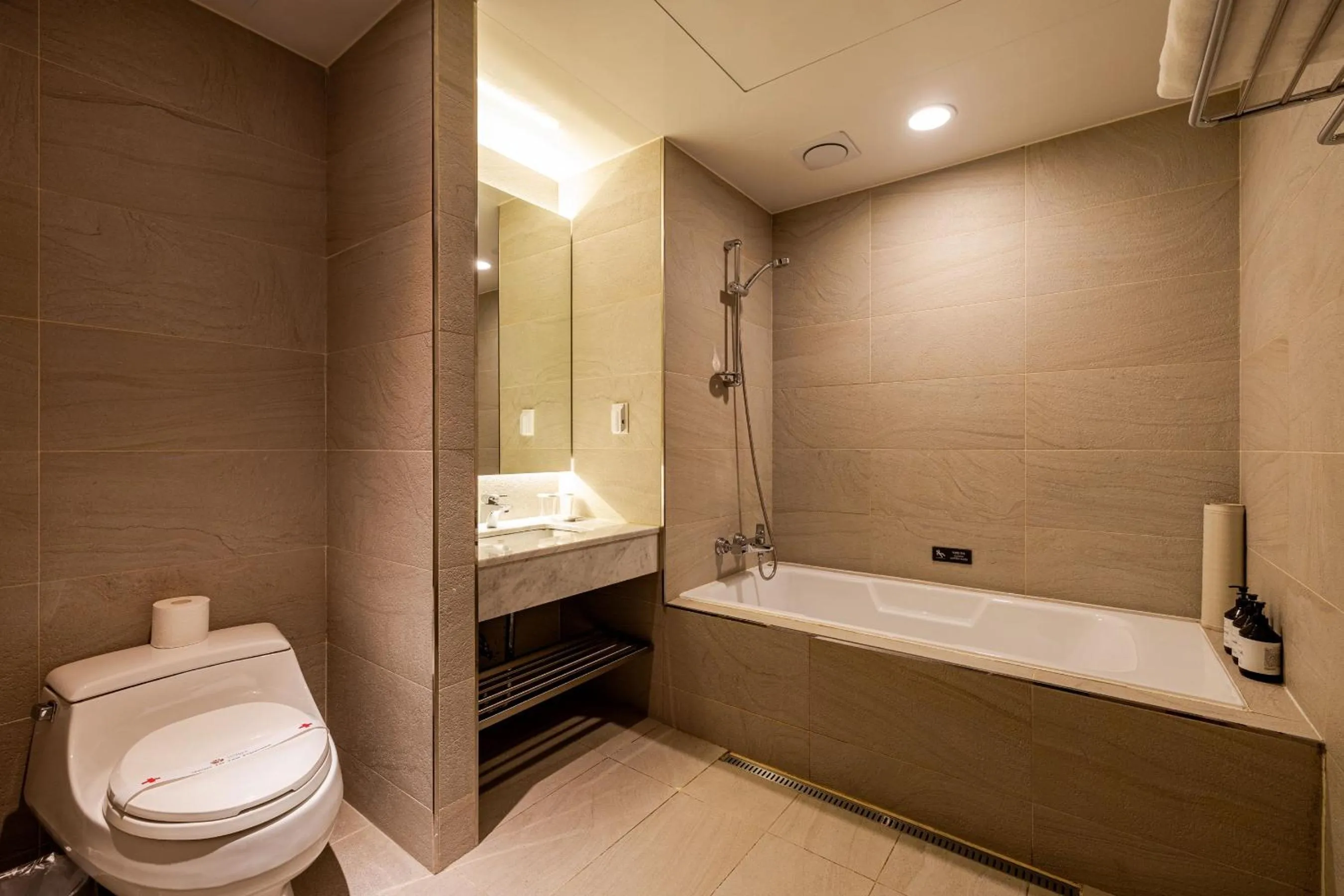 Toilet in Hotel Sunbee Insadong