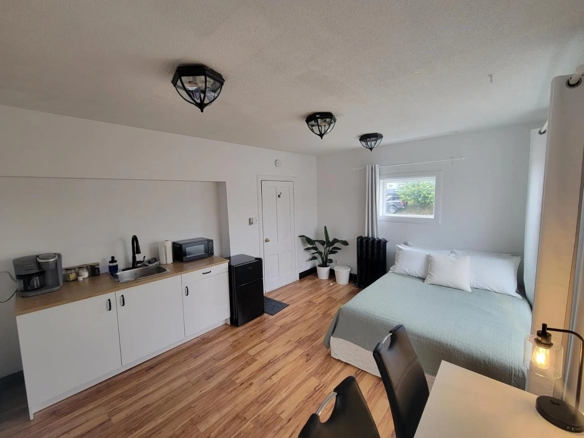 Coffee/tea facilities, Bed in Stone House Kenora