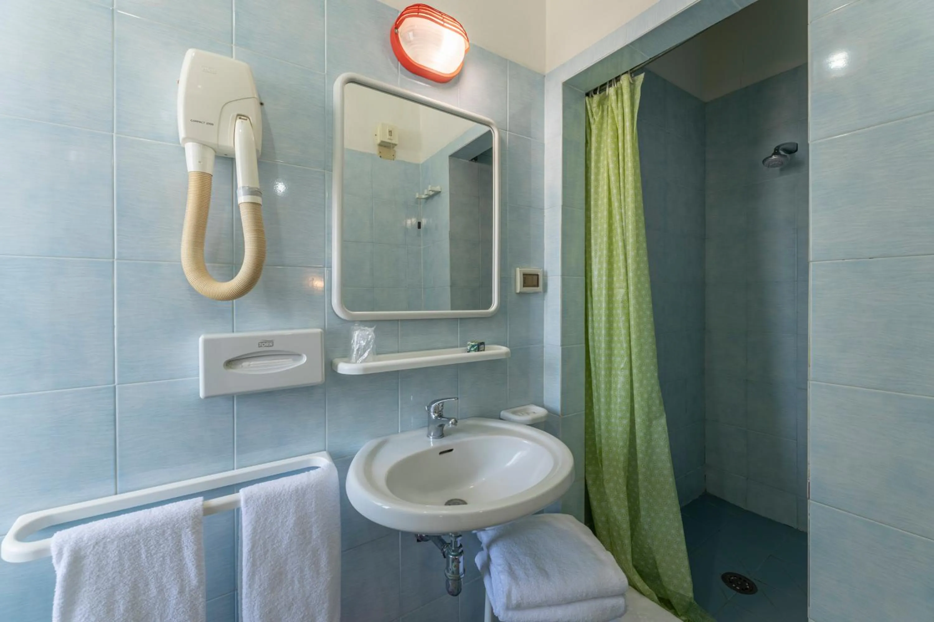 Shower in Hotel Quisisana