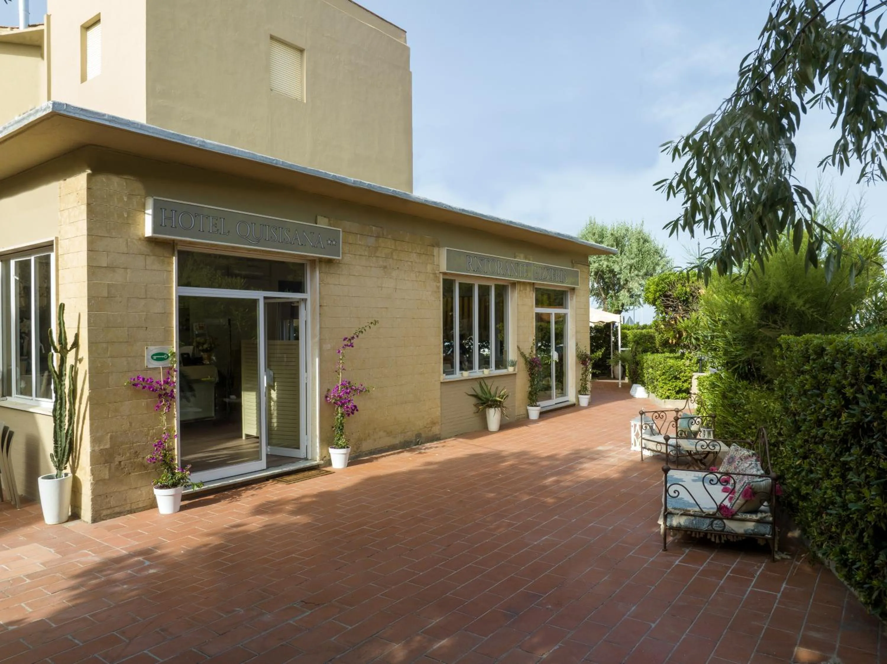 Property building in Hotel Quisisana