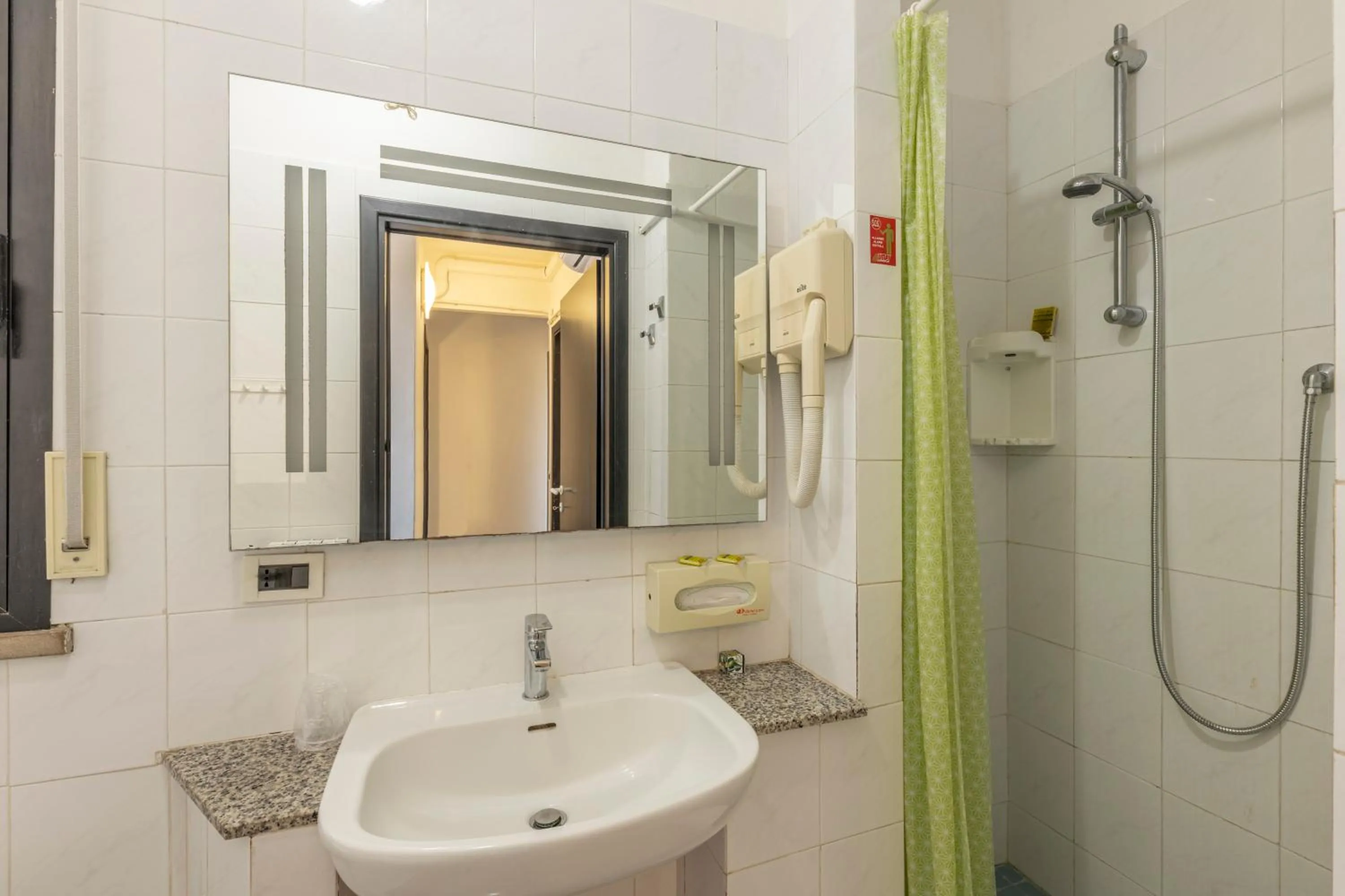 Shower in Hotel Quisisana