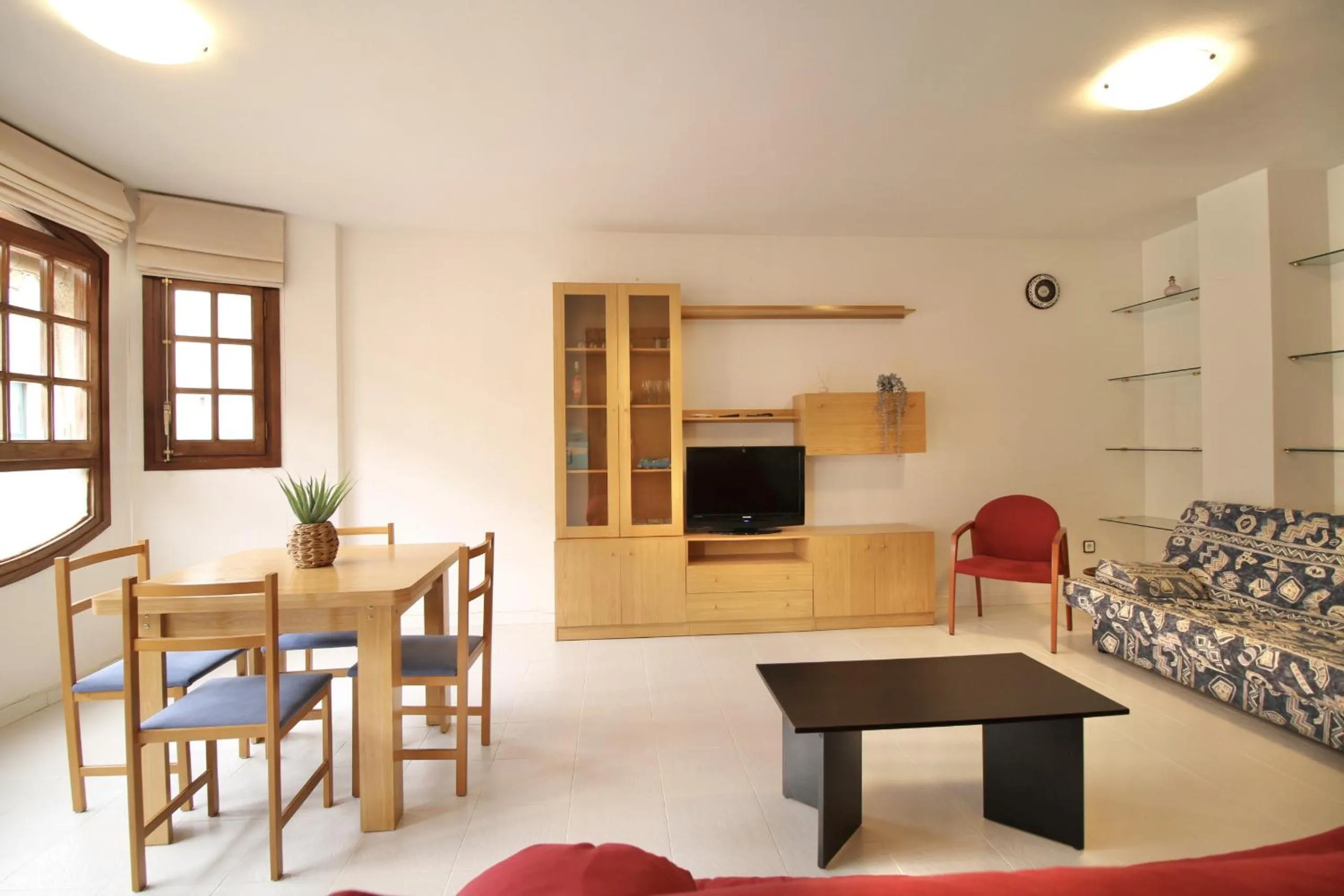 Communal lounge/ TV room in Mediterranean Way - Anguera
