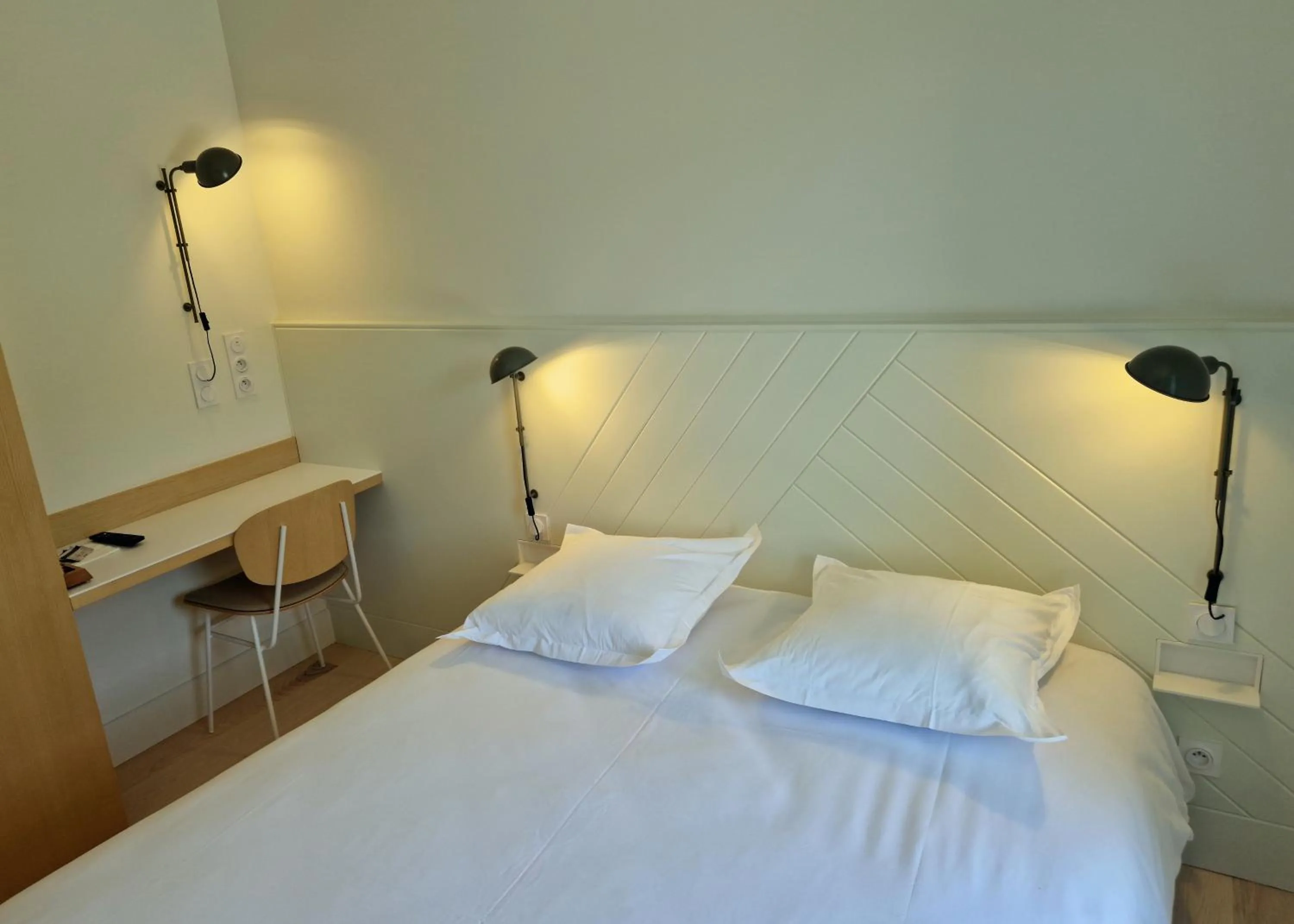 Photo of the whole room, Bed in Beau Rivage