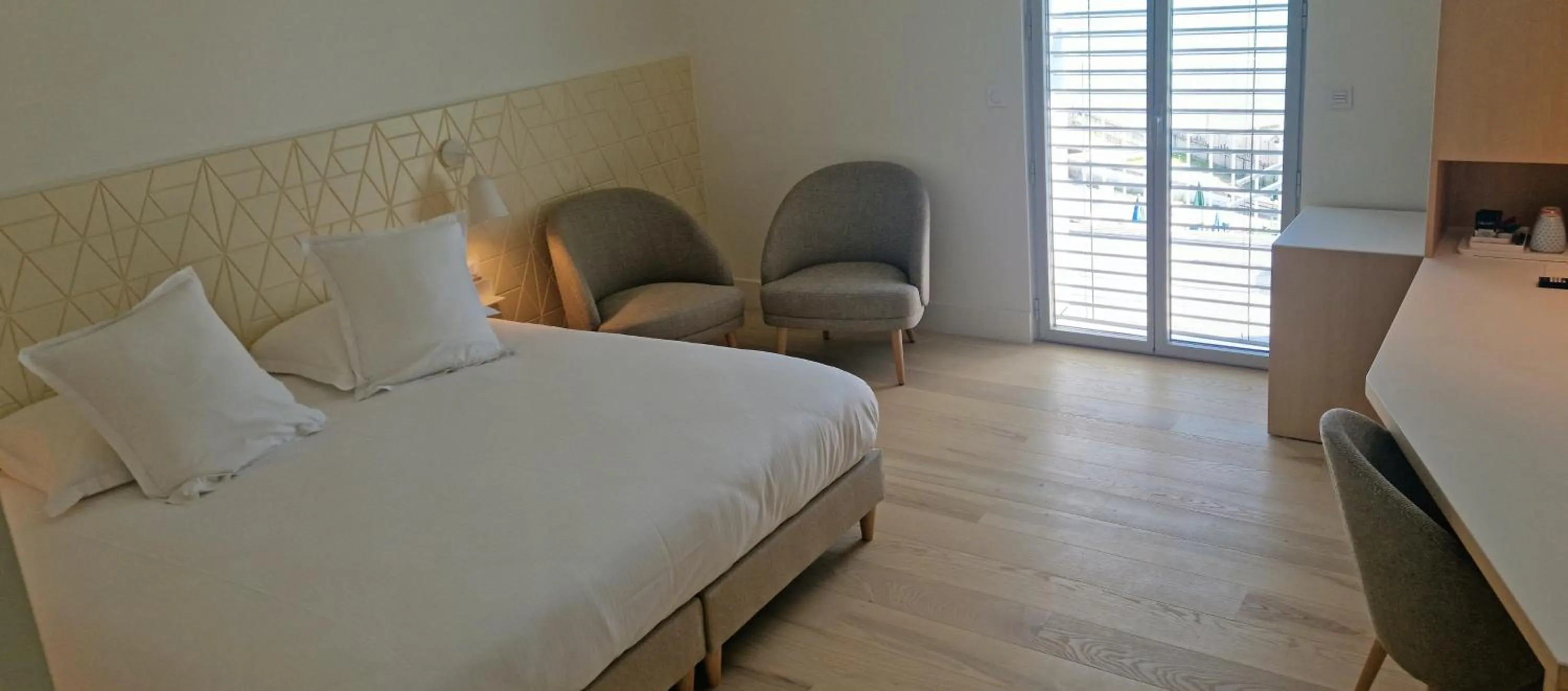 Photo of the whole room, Bed in Beau Rivage