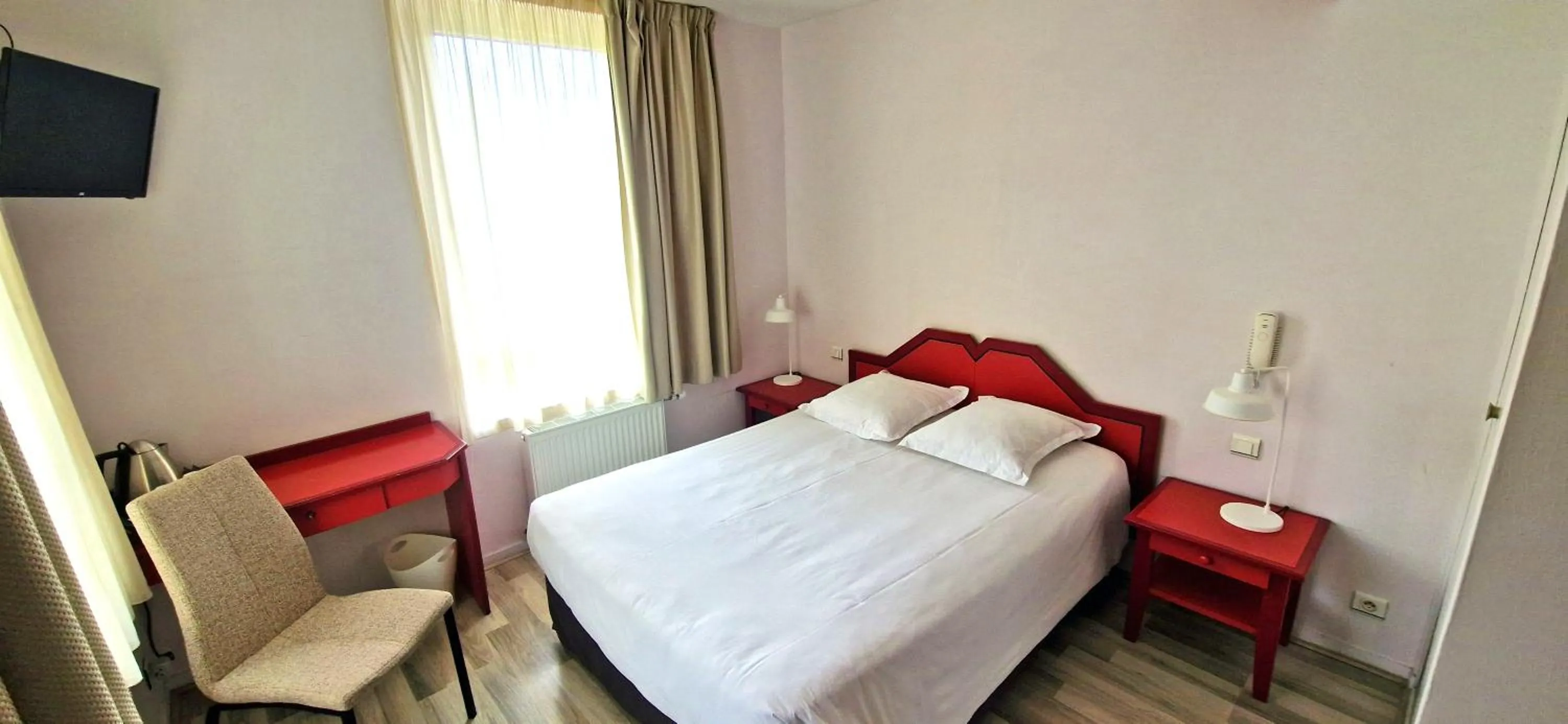 Photo of the whole room, Bed in Beau Rivage