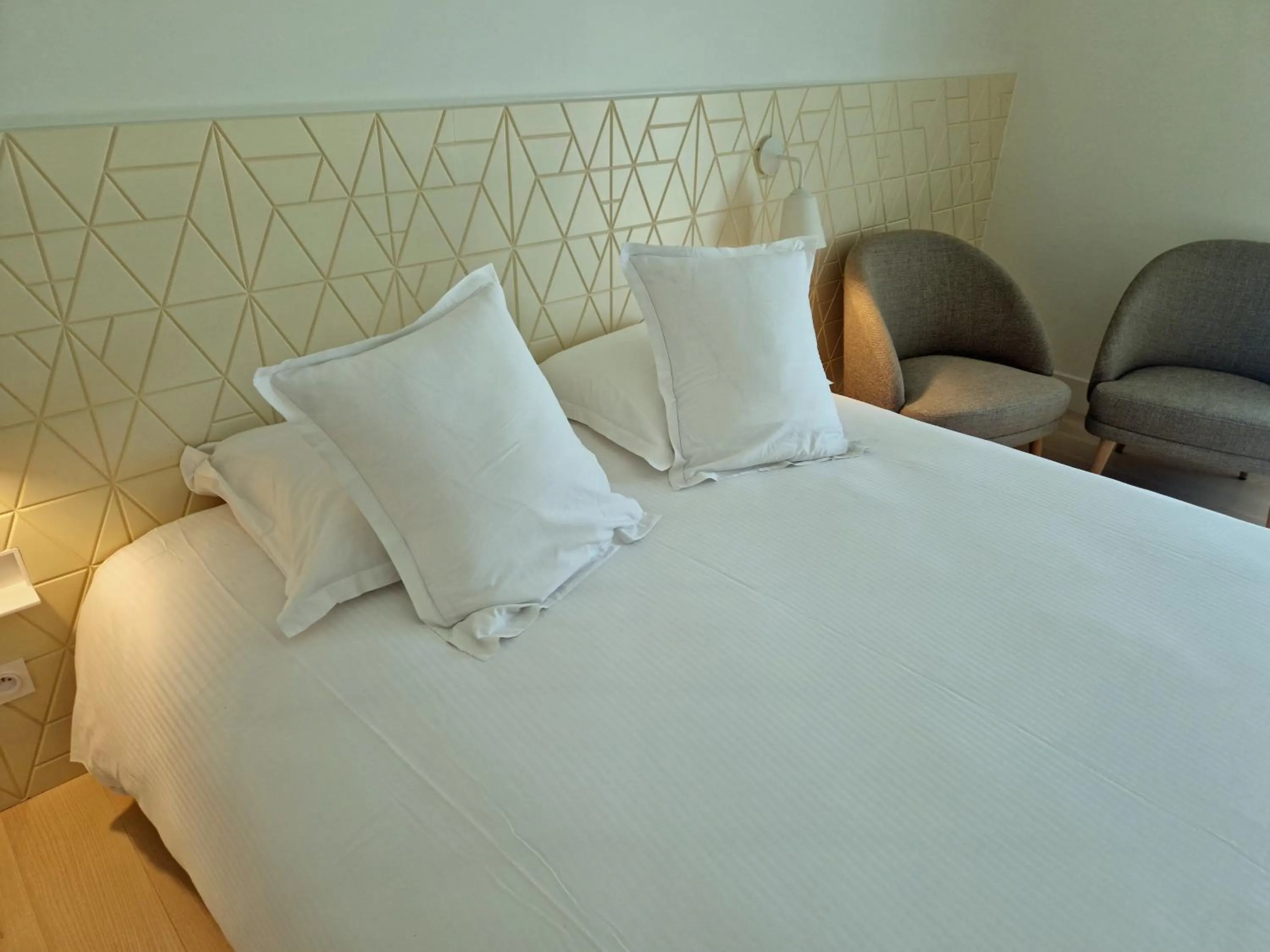 Photo of the whole room, Bed in Beau Rivage