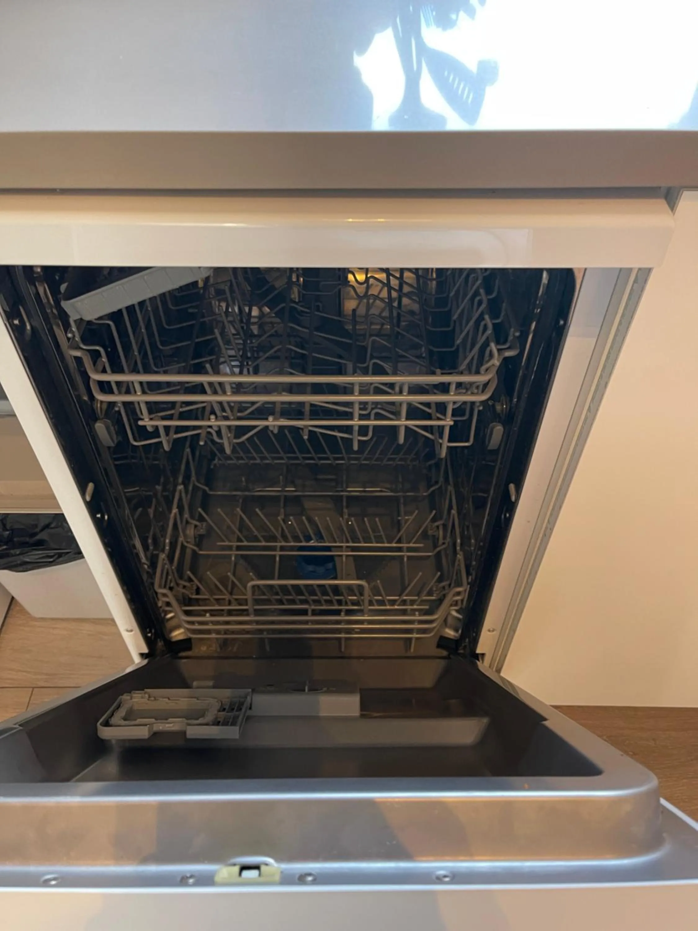 dishwasher in Chamberlayne Inn