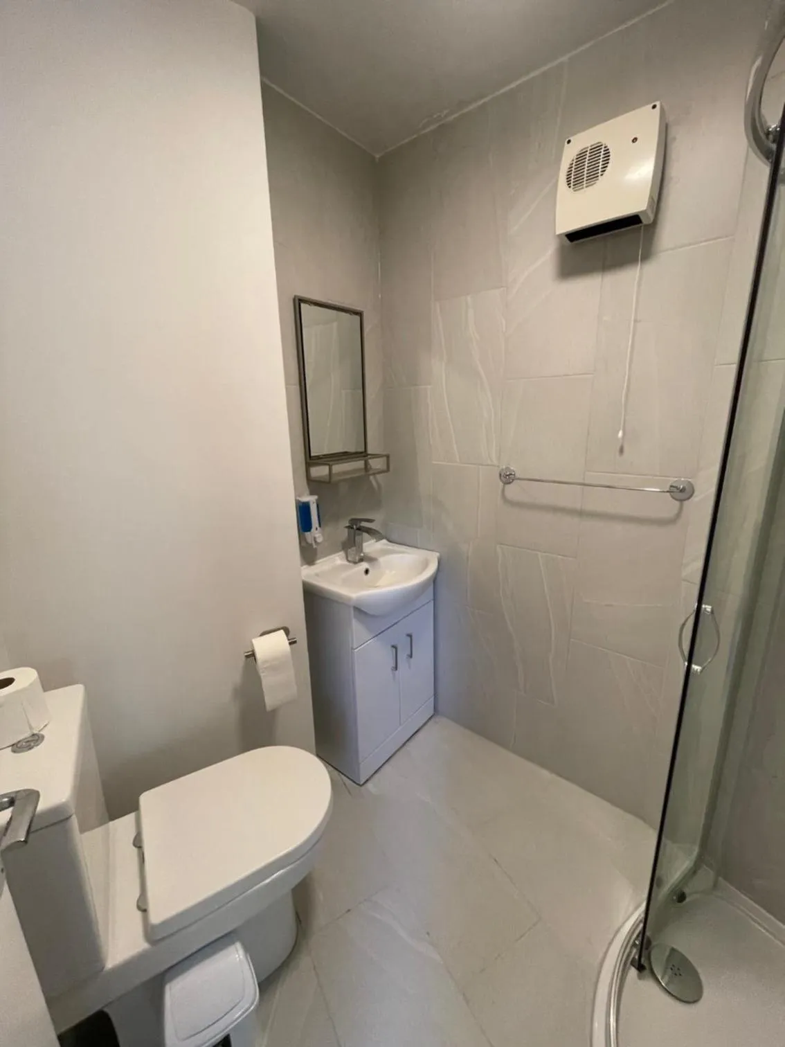 Shower in Chamberlayne Inn