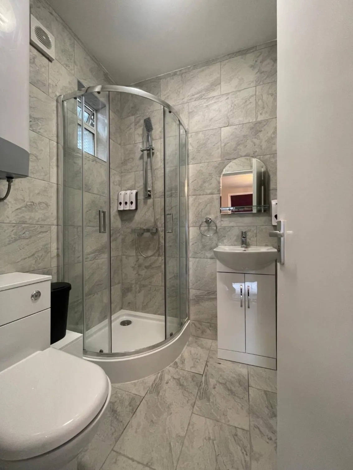 Shower in Chamberlayne Inn