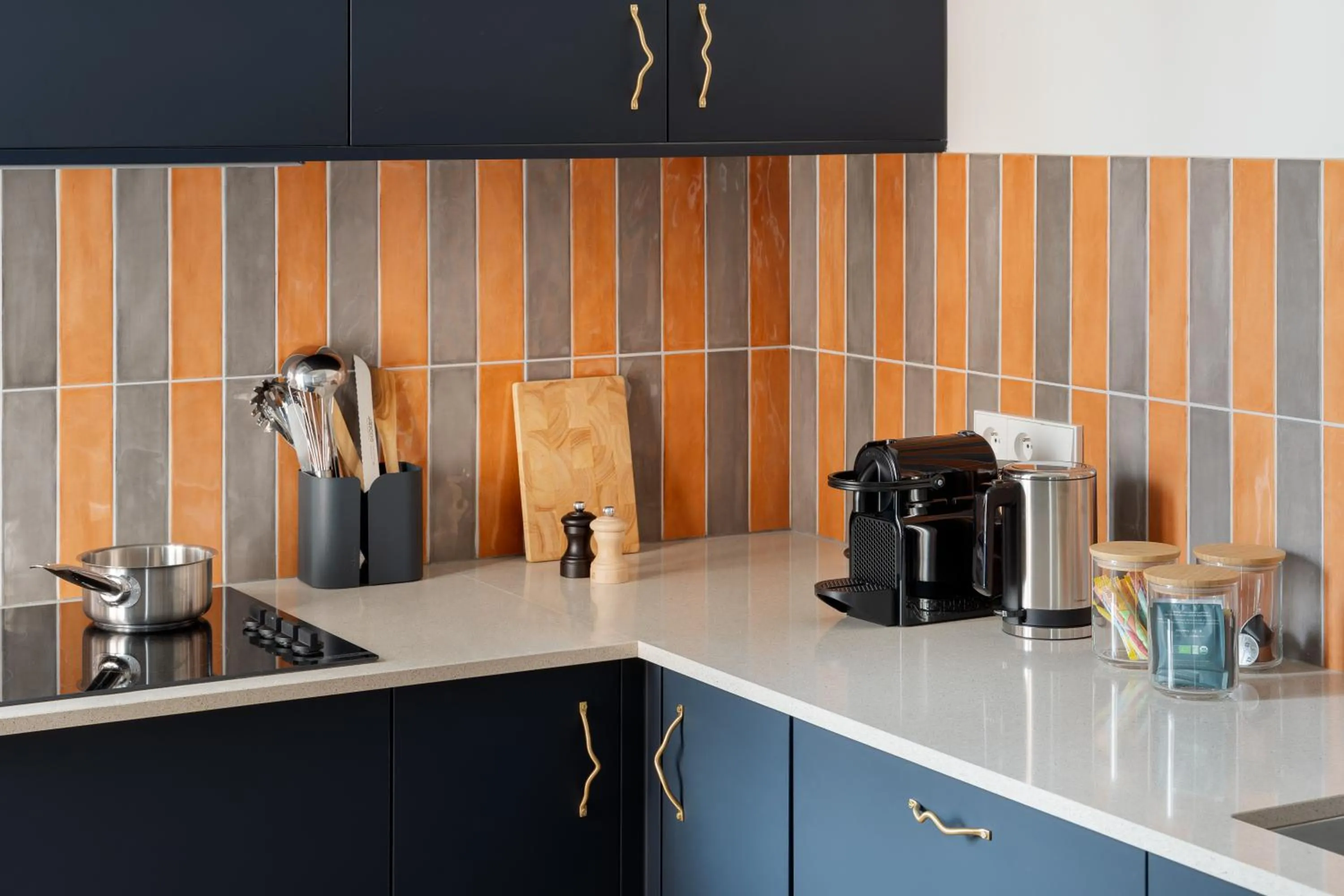 Coffee/tea facilities in Edgar Suites Montmartre - Paul Albert