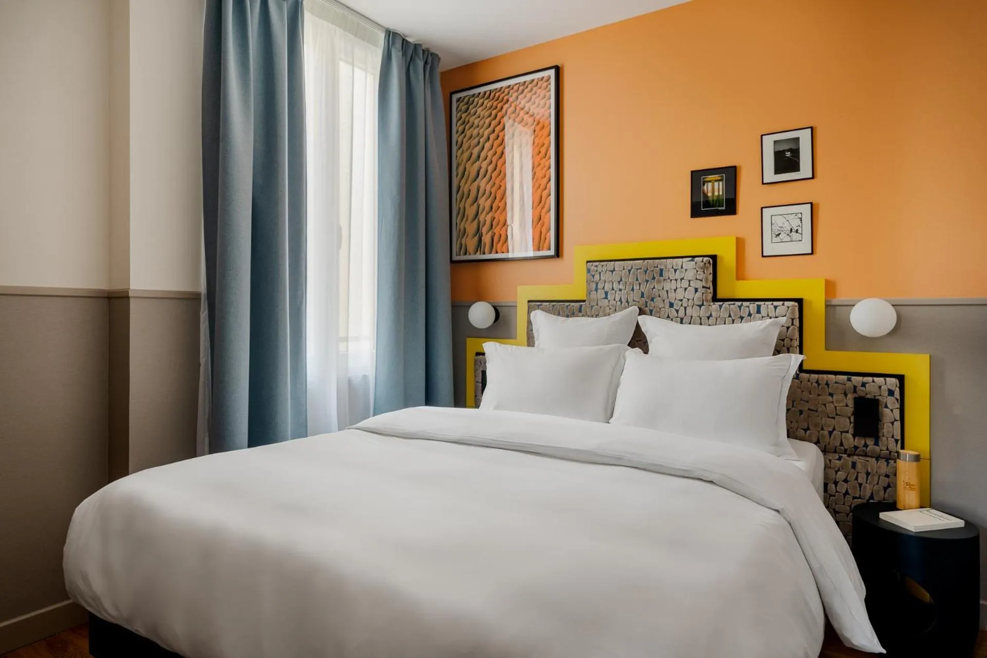 Bed in Edgar Suites Montmartre - Paul Albert