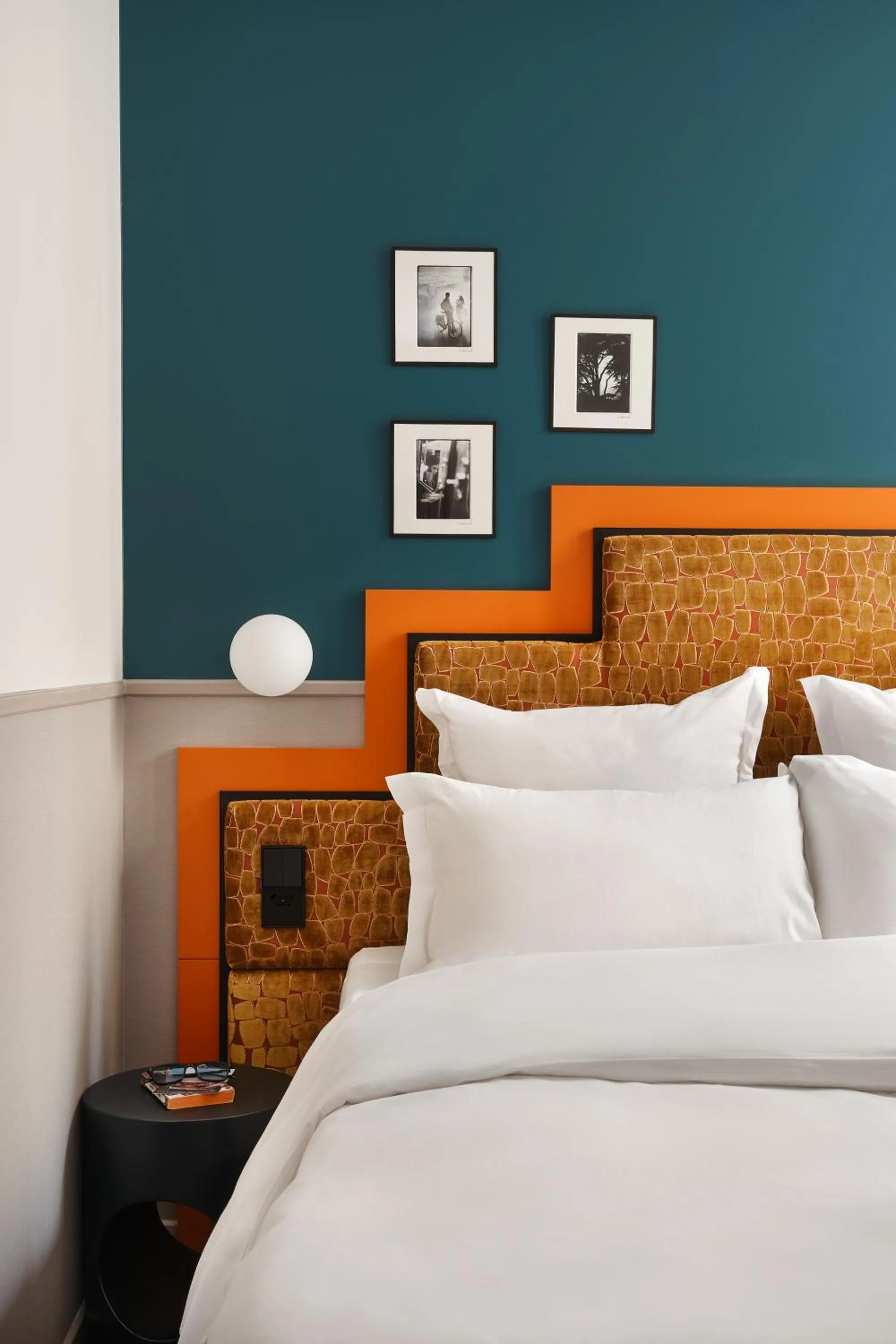 Bed in Edgar Suites Montmartre - Paul Albert