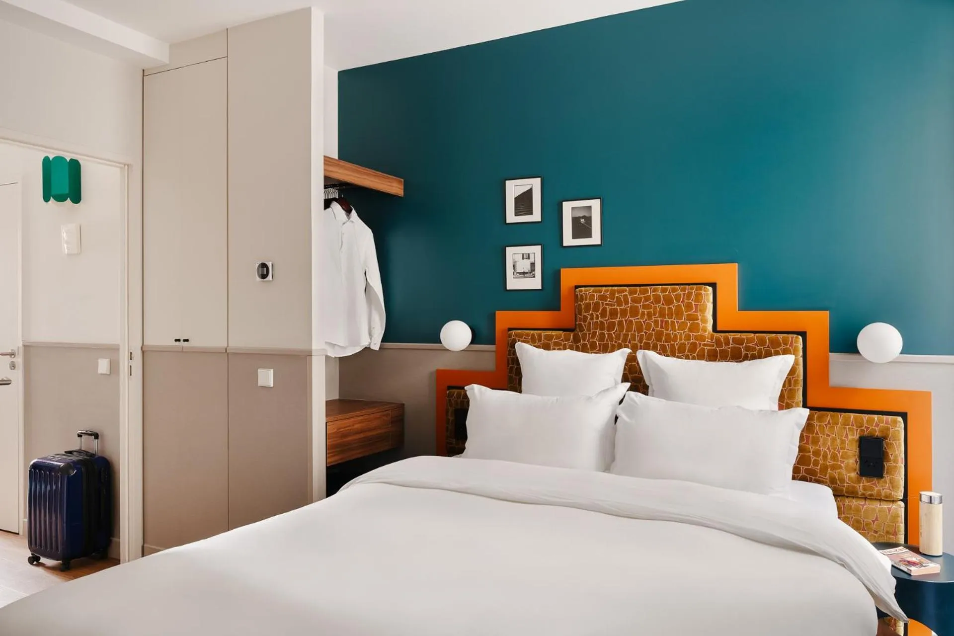 Bed in Edgar Suites Montmartre - Paul Albert