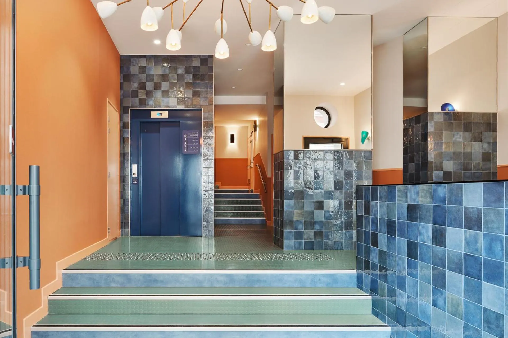 Facade/entrance in Edgar Suites Montmartre - Paul Albert