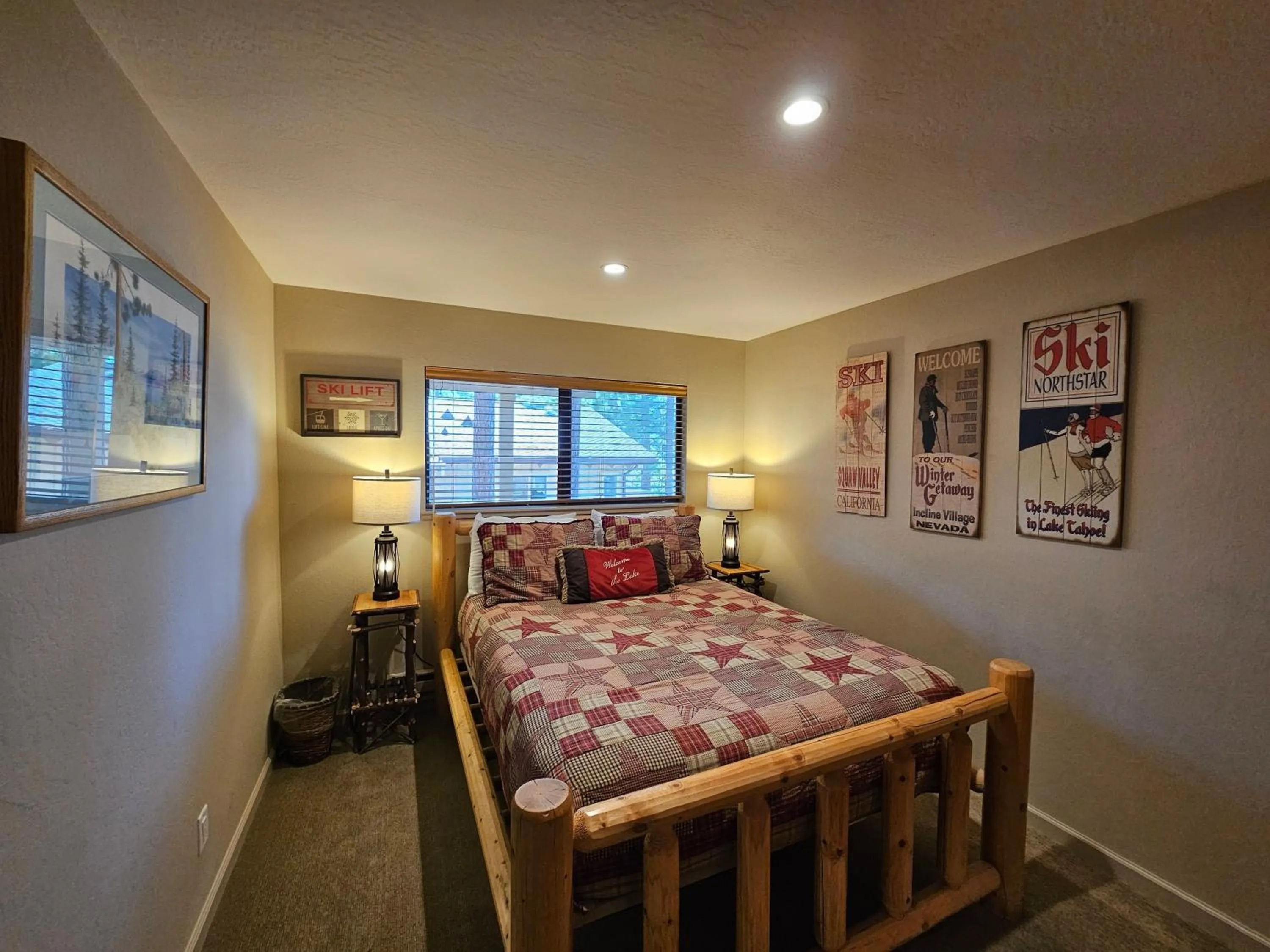 Bed in Cozy Bear Lodge home