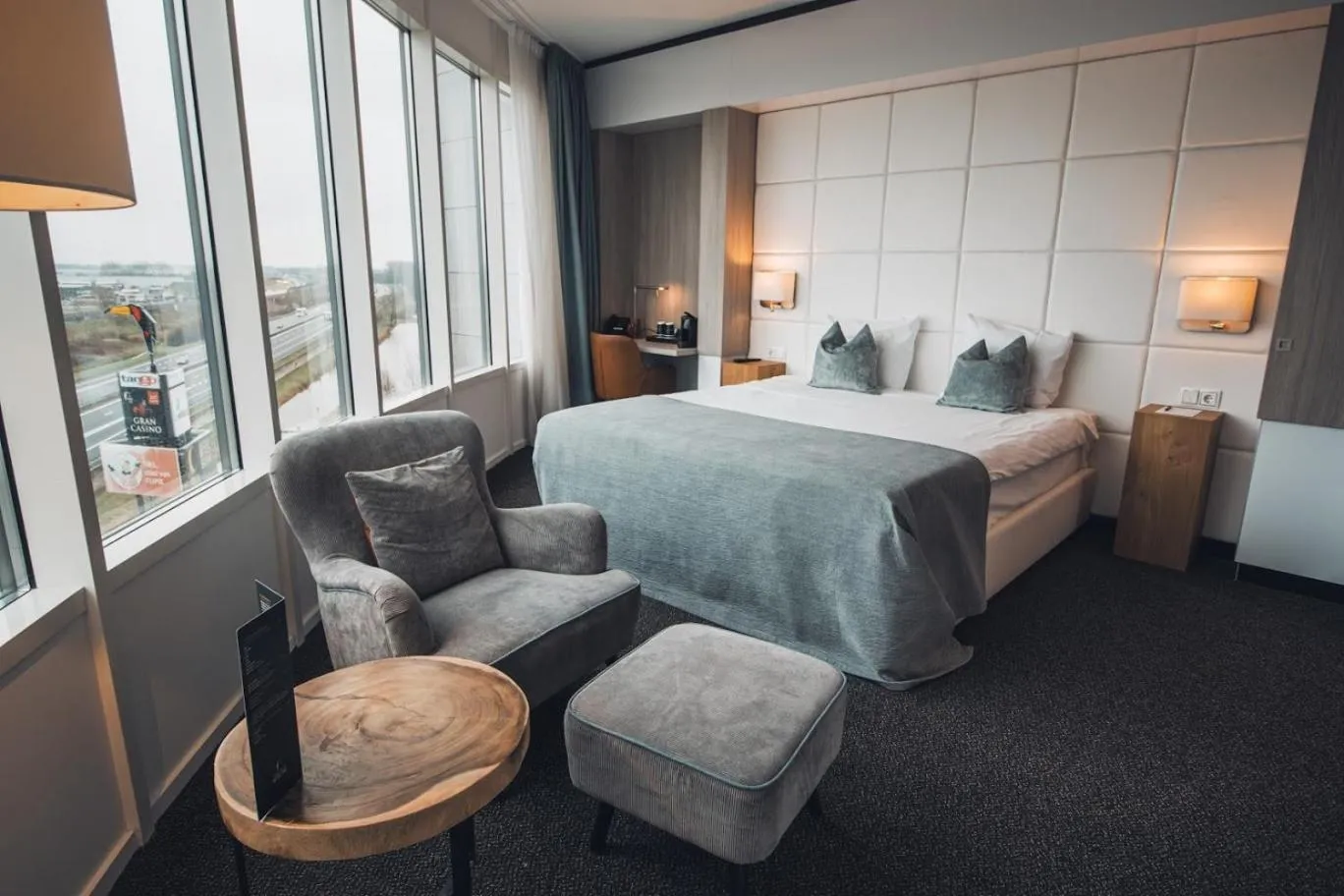 Bedroom, Bed in Van der Valk Hotel Tiel