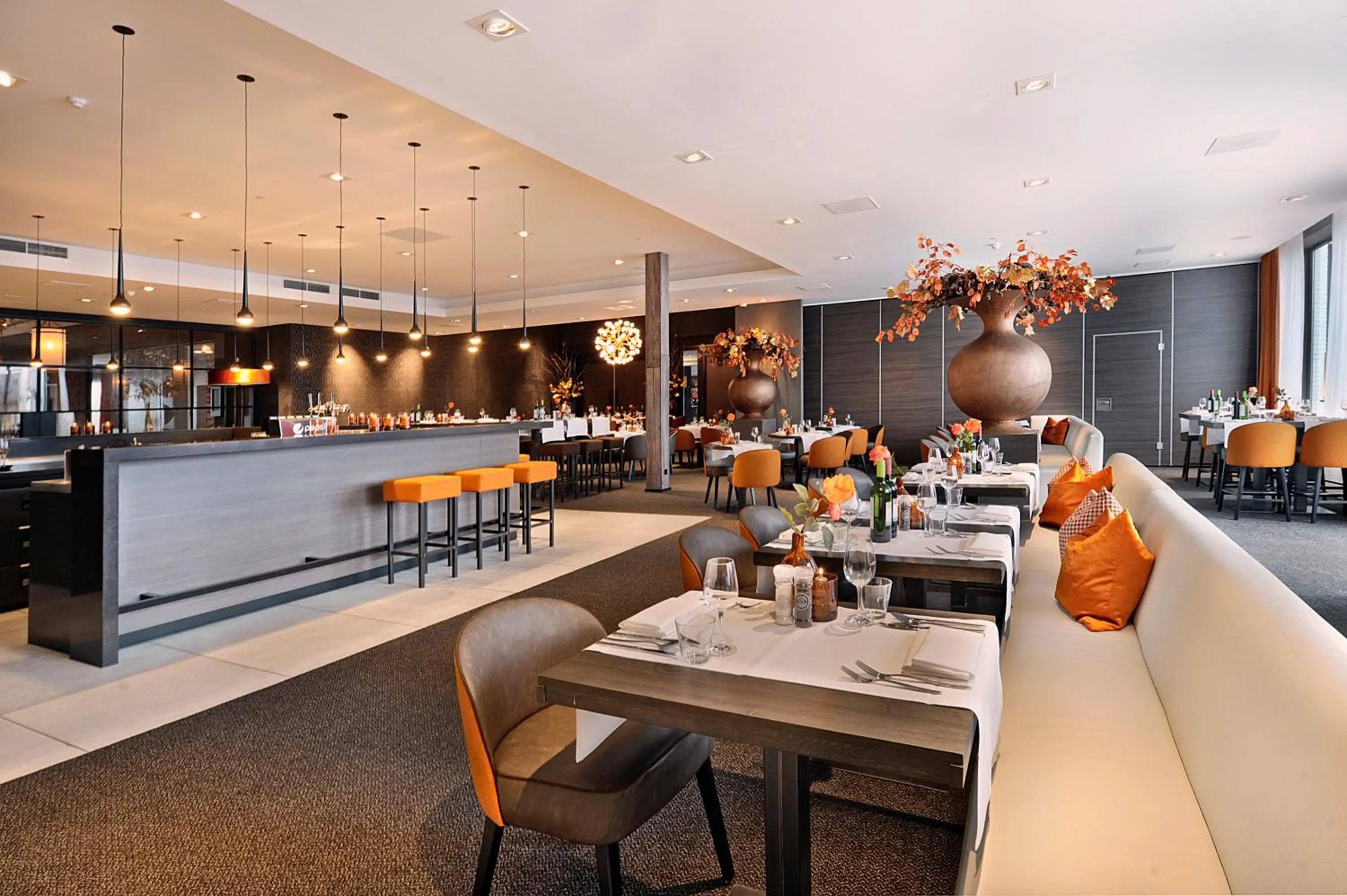 Restaurant/places to eat in Van der Valk Hotel Tiel